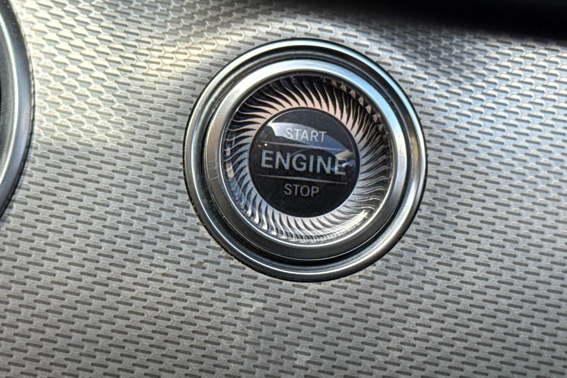 MERCEDES-BENZ E CLASS thumbnail image number 53