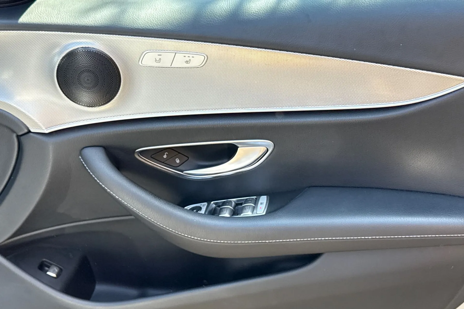 MERCEDES-BENZ E CLASS thumbnail image number 39