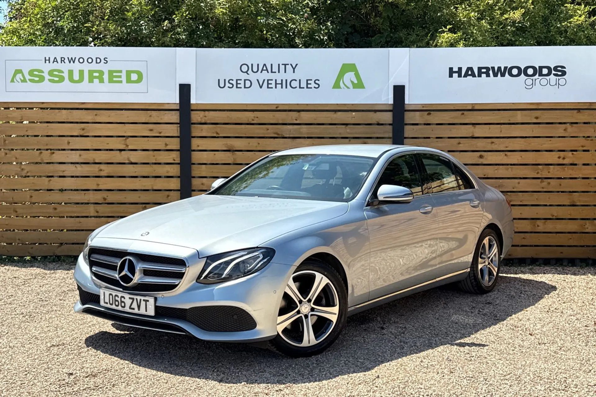 MERCEDES-BENZ E CLASS thumbnail image number 11