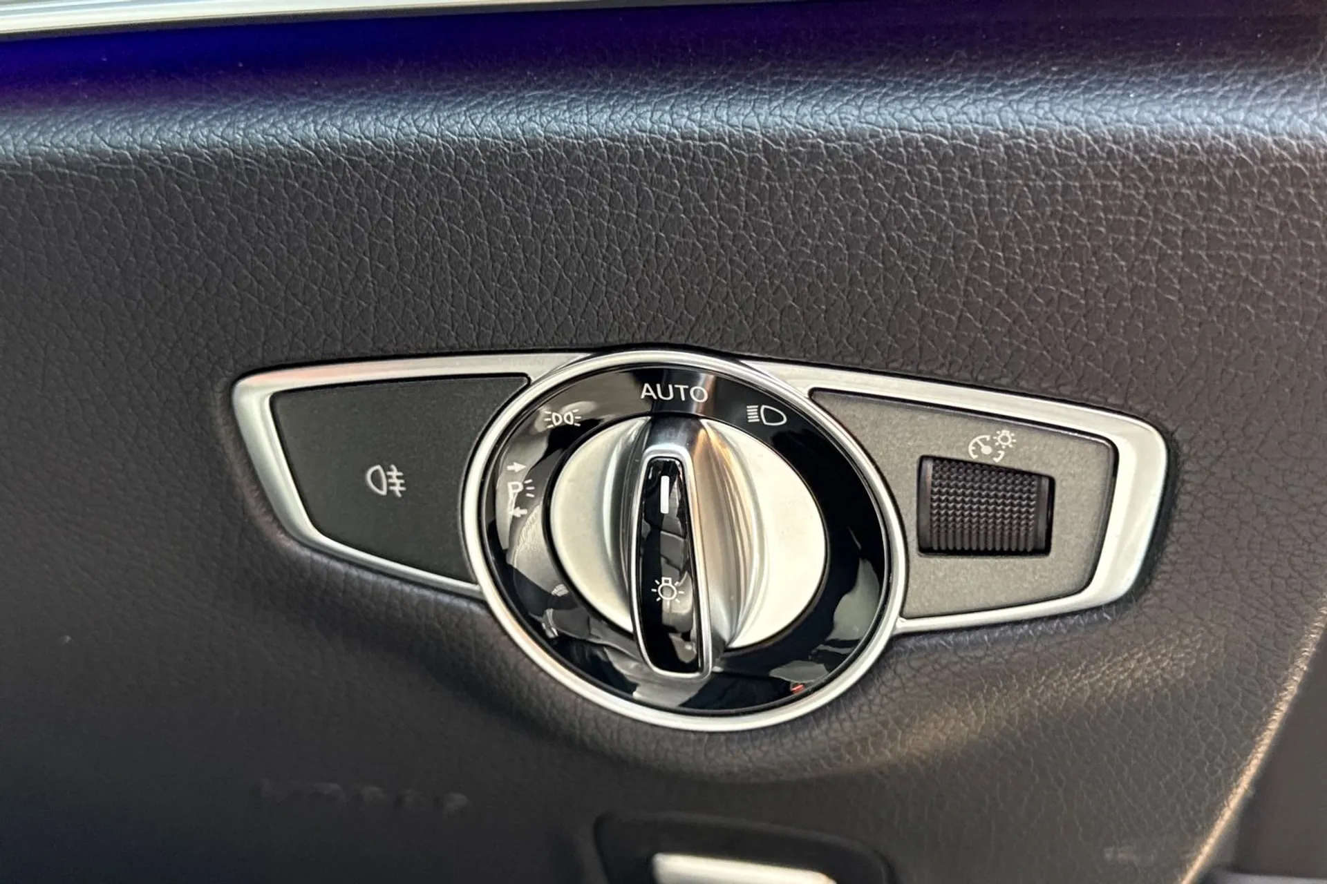 MERCEDES-BENZ E CLASS thumbnail image number 45