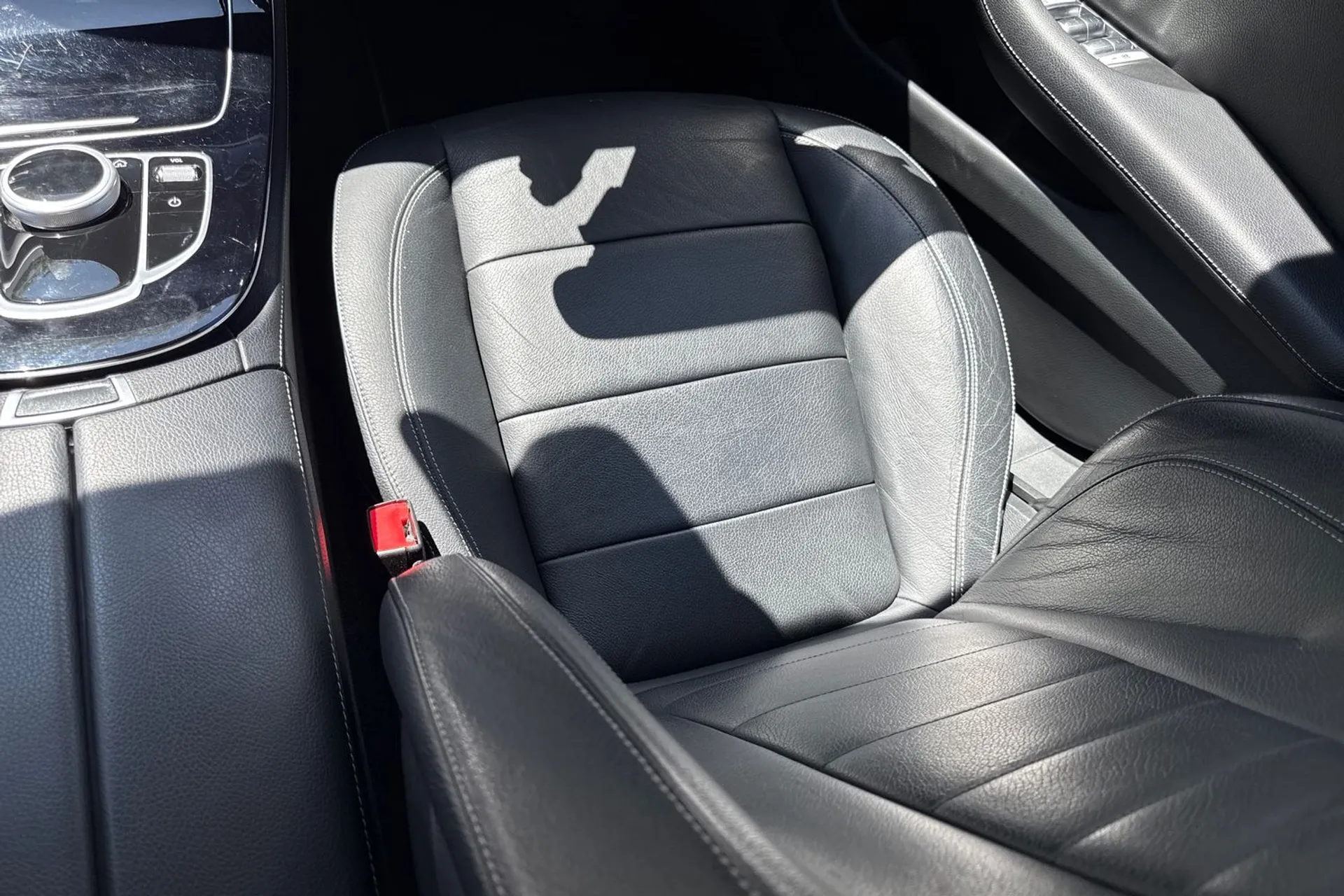 MERCEDES-BENZ E CLASS thumbnail image number 33