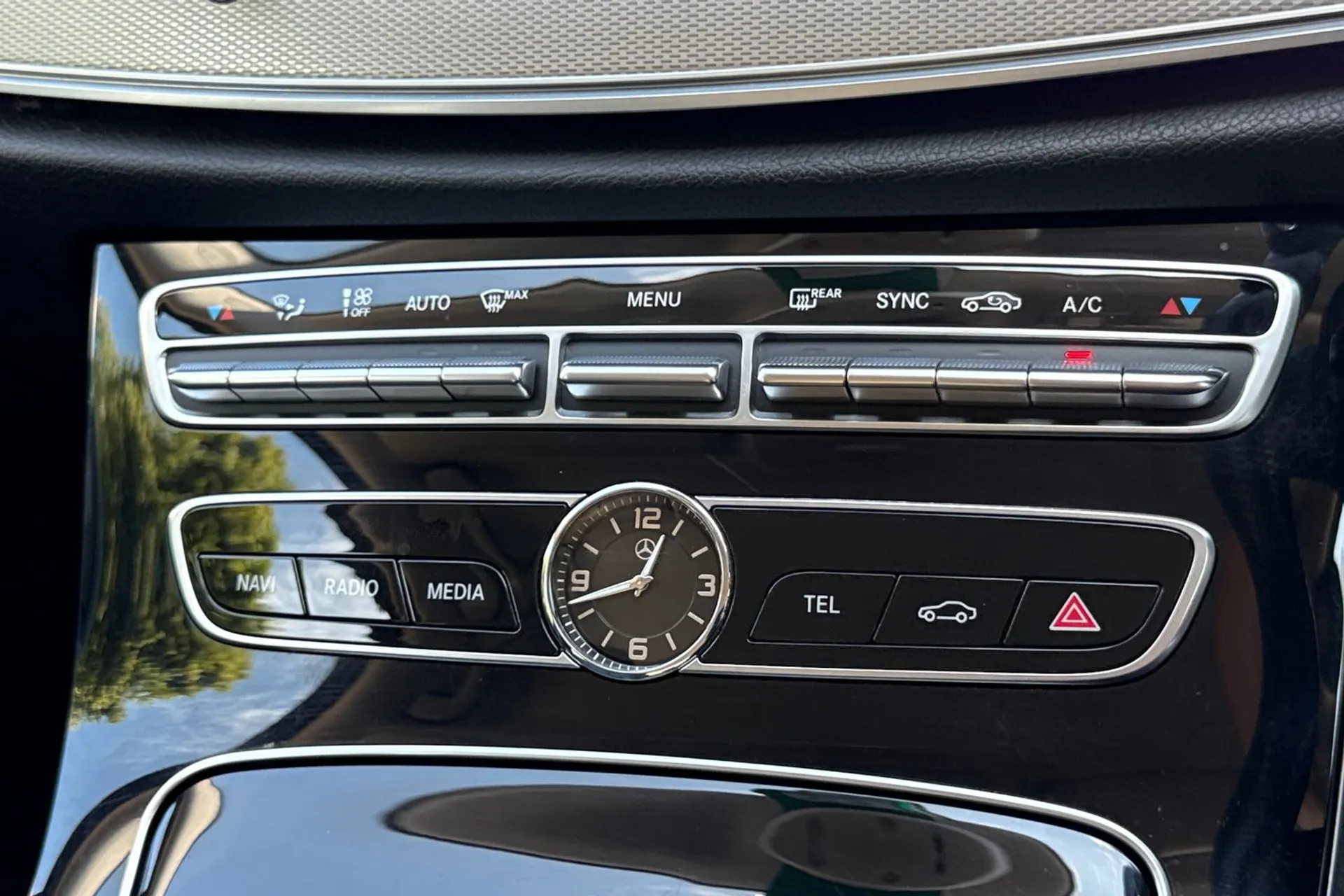 MERCEDES-BENZ E CLASS thumbnail image number 38