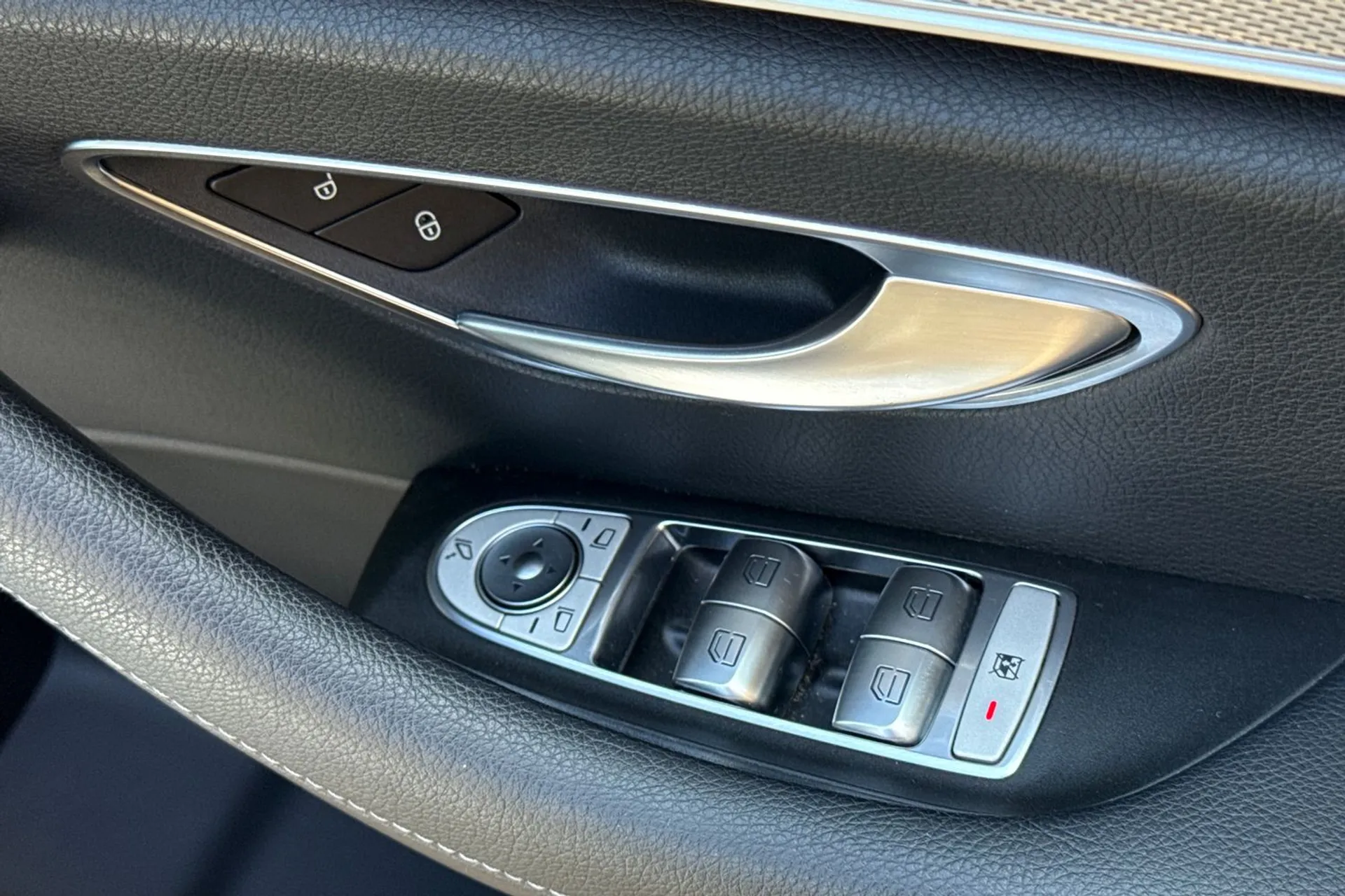 MERCEDES-BENZ E CLASS thumbnail image number 44