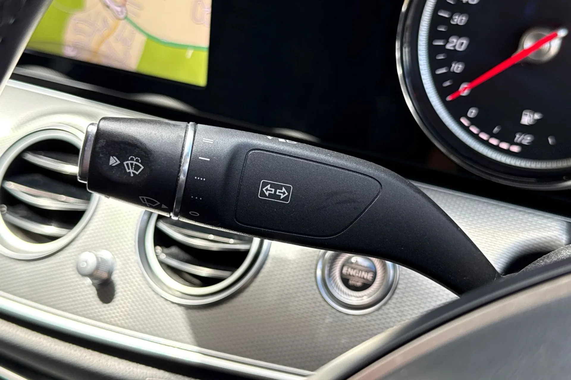 MERCEDES-BENZ E CLASS thumbnail image number 51