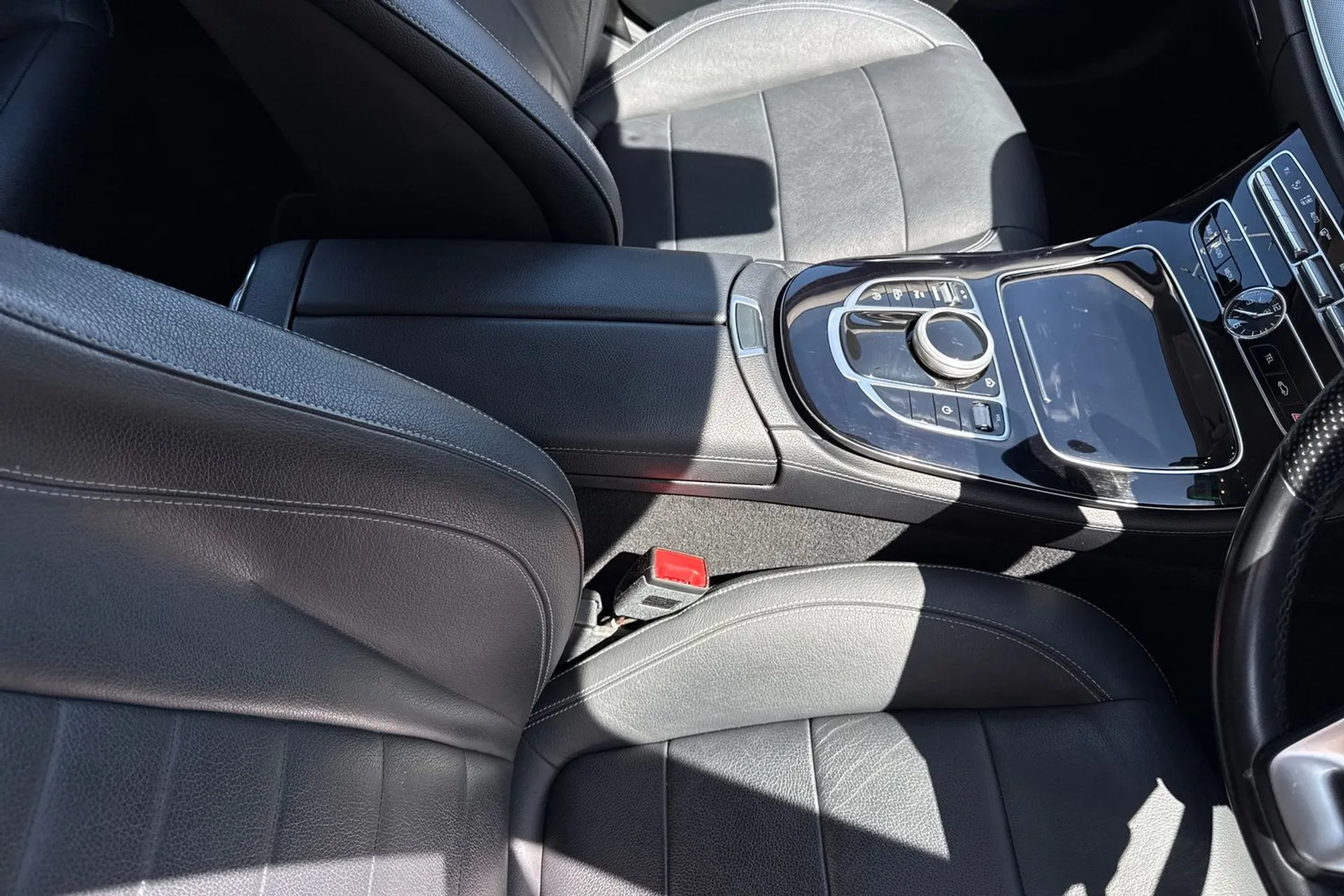 MERCEDES-BENZ E CLASS thumbnail image number 40
