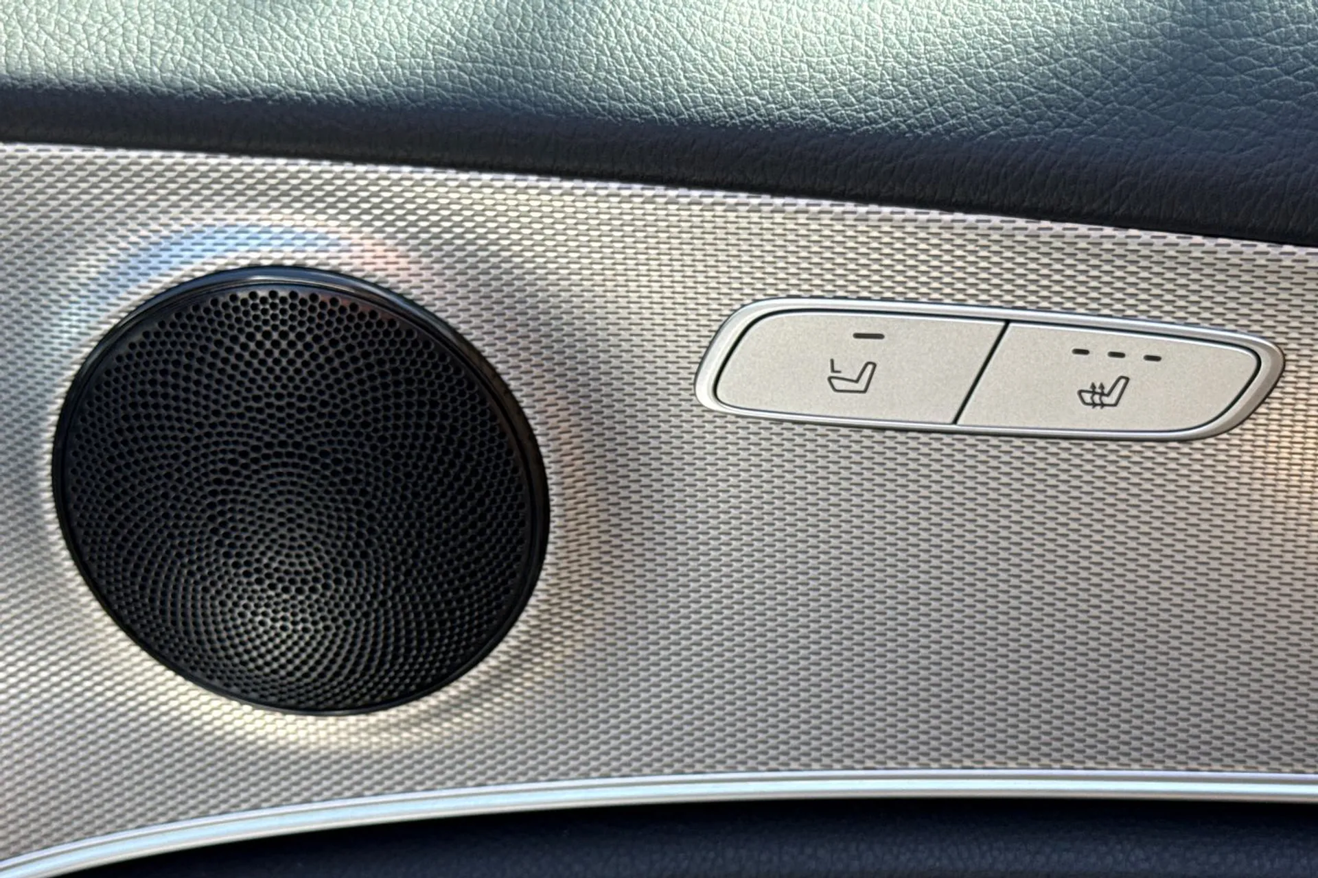 MERCEDES-BENZ E CLASS thumbnail image number 43