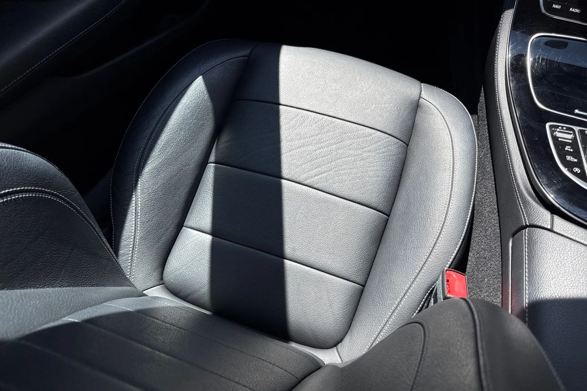 MERCEDES-BENZ E CLASS thumbnail image number 32