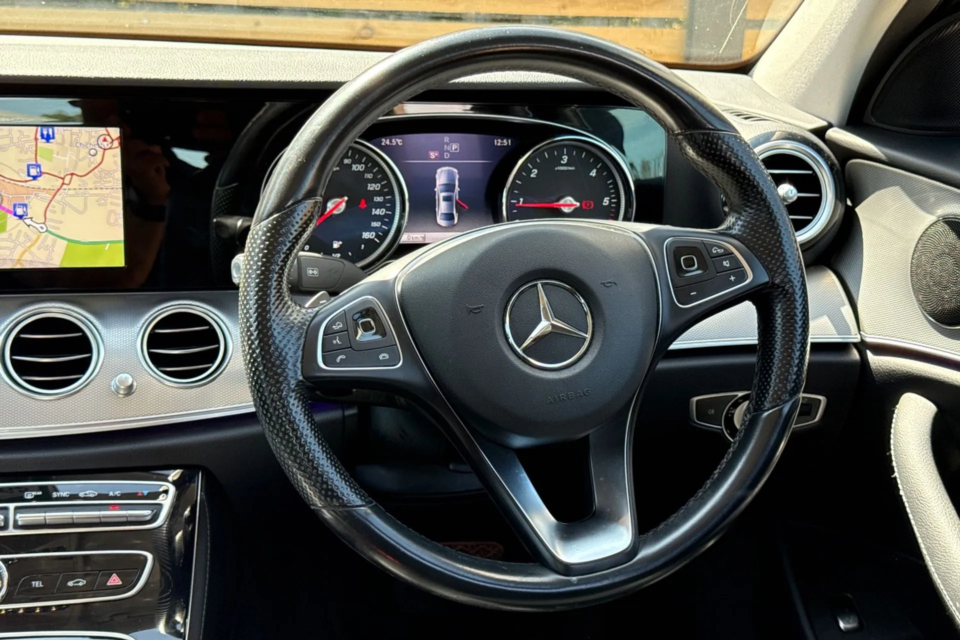 MERCEDES-BENZ E CLASS thumbnail image number 34