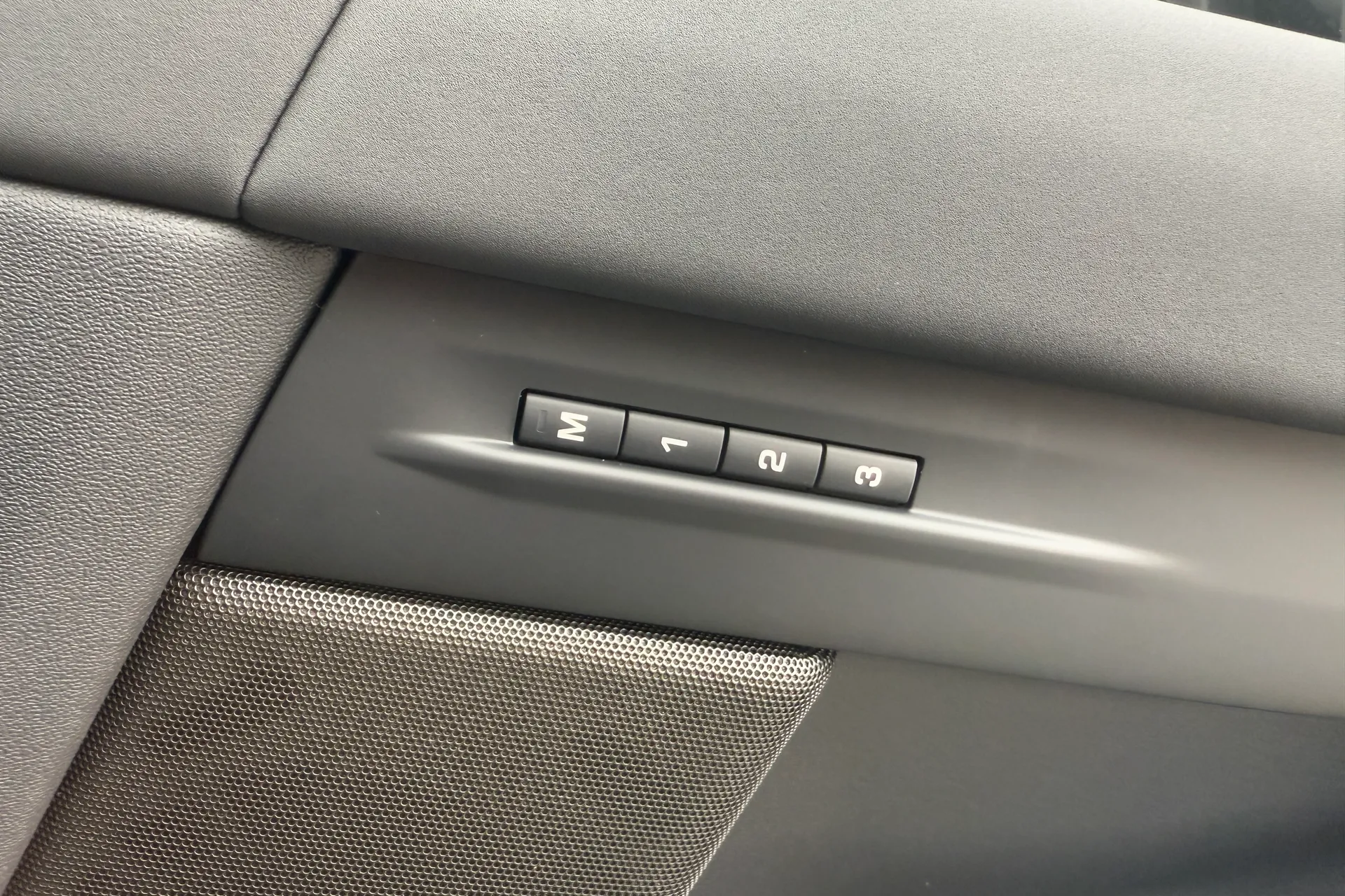 LAND ROVER RANGE ROVER EVOQUE thumbnail image number 21