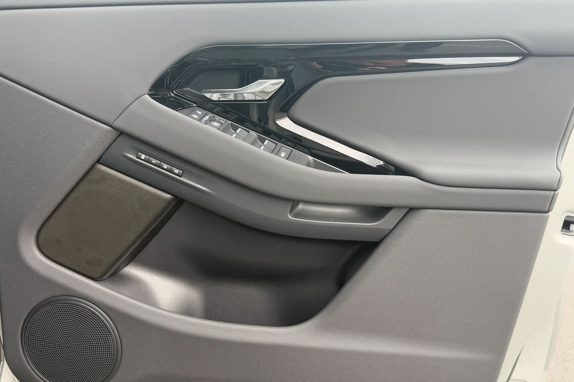 LAND ROVER RANGE ROVER EVOQUE thumbnail image number 19