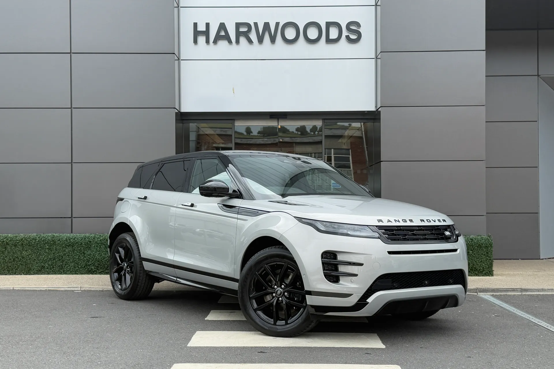 LAND ROVER RANGE ROVER EVOQUE focused image