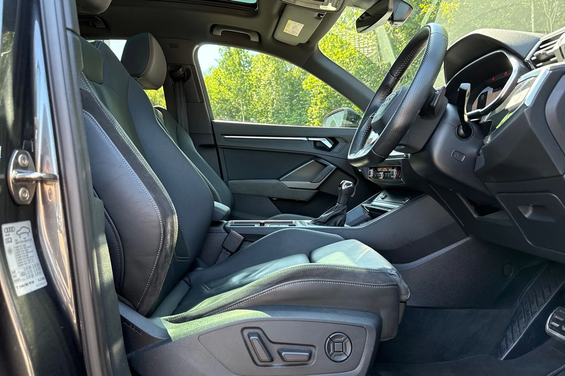 Audi Q3 thumbnail image number 25