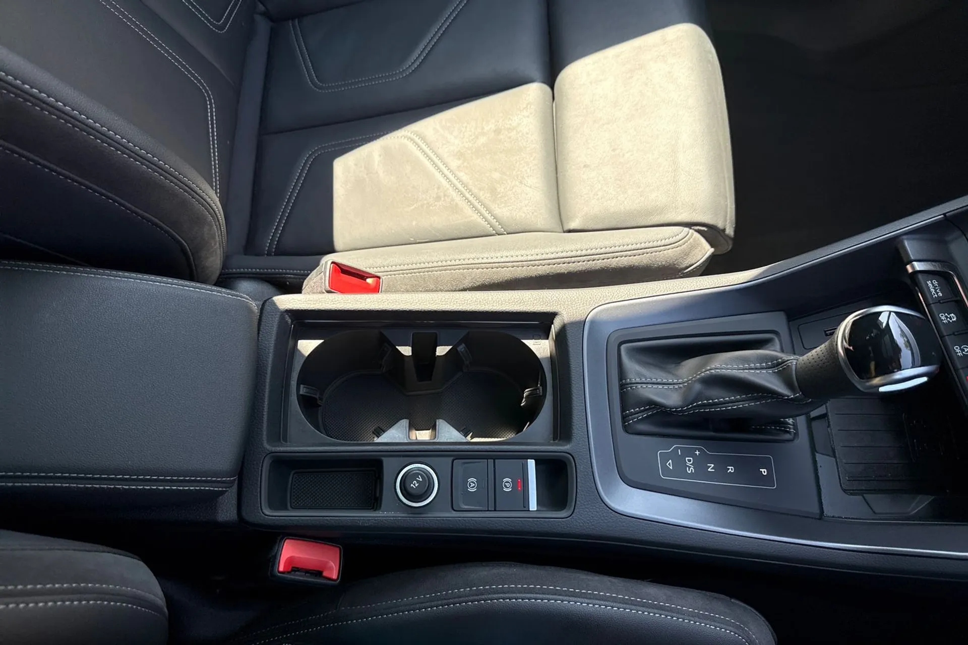 Audi Q3 thumbnail image number 42
