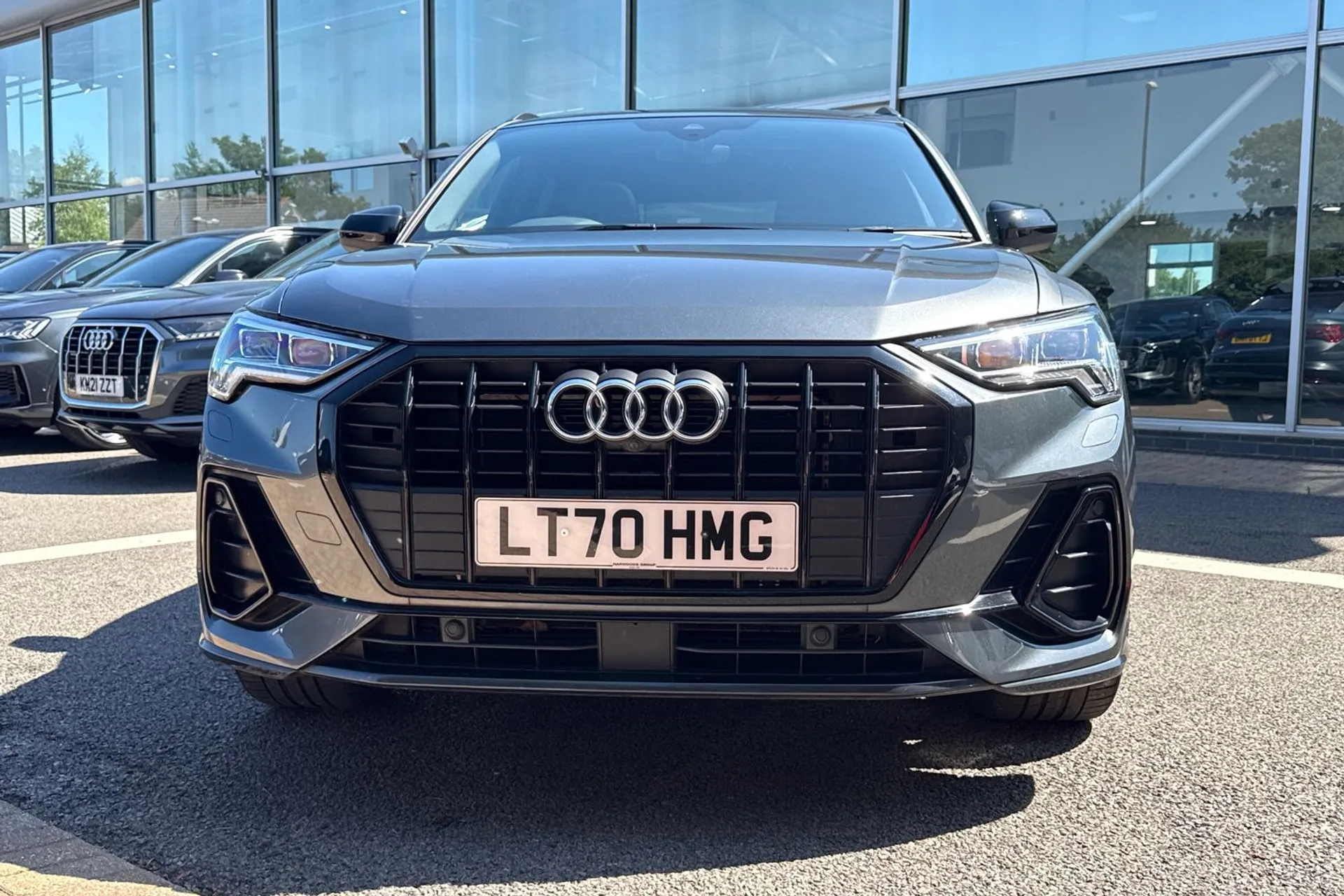 Audi Q3 thumbnail image number 12