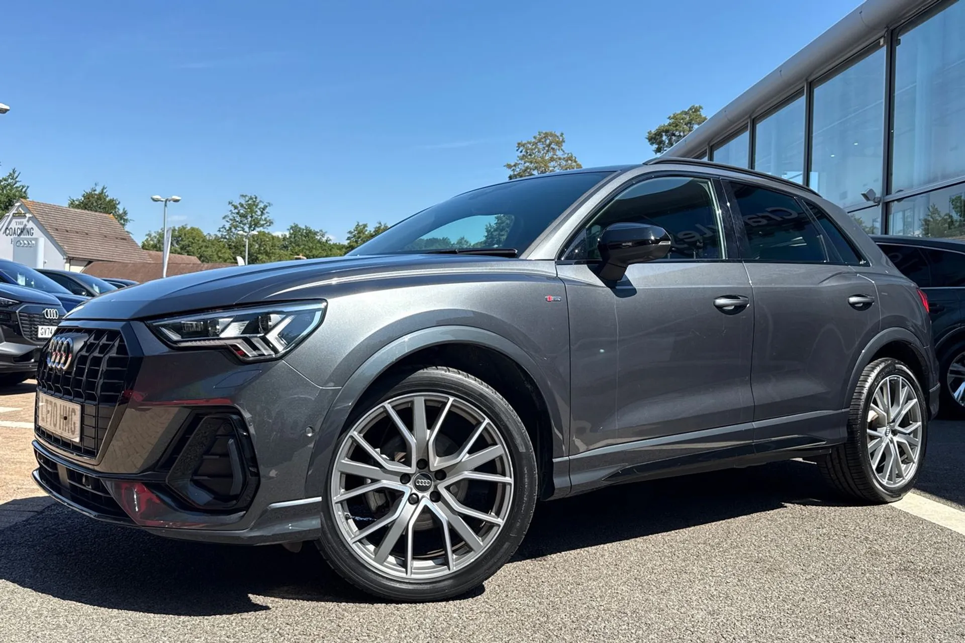 Audi Q3 thumbnail image number 11