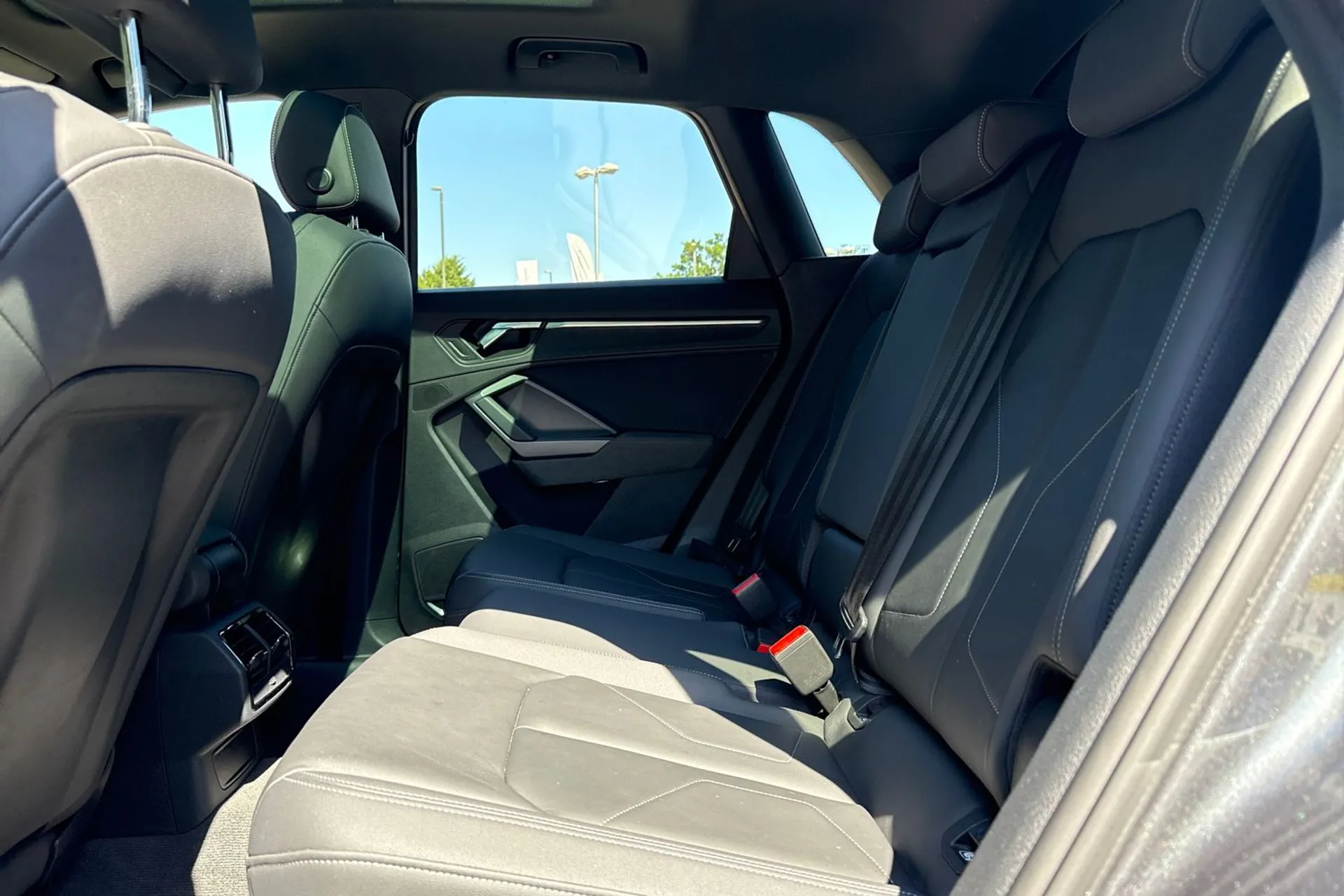 Audi Q3 thumbnail image number 29