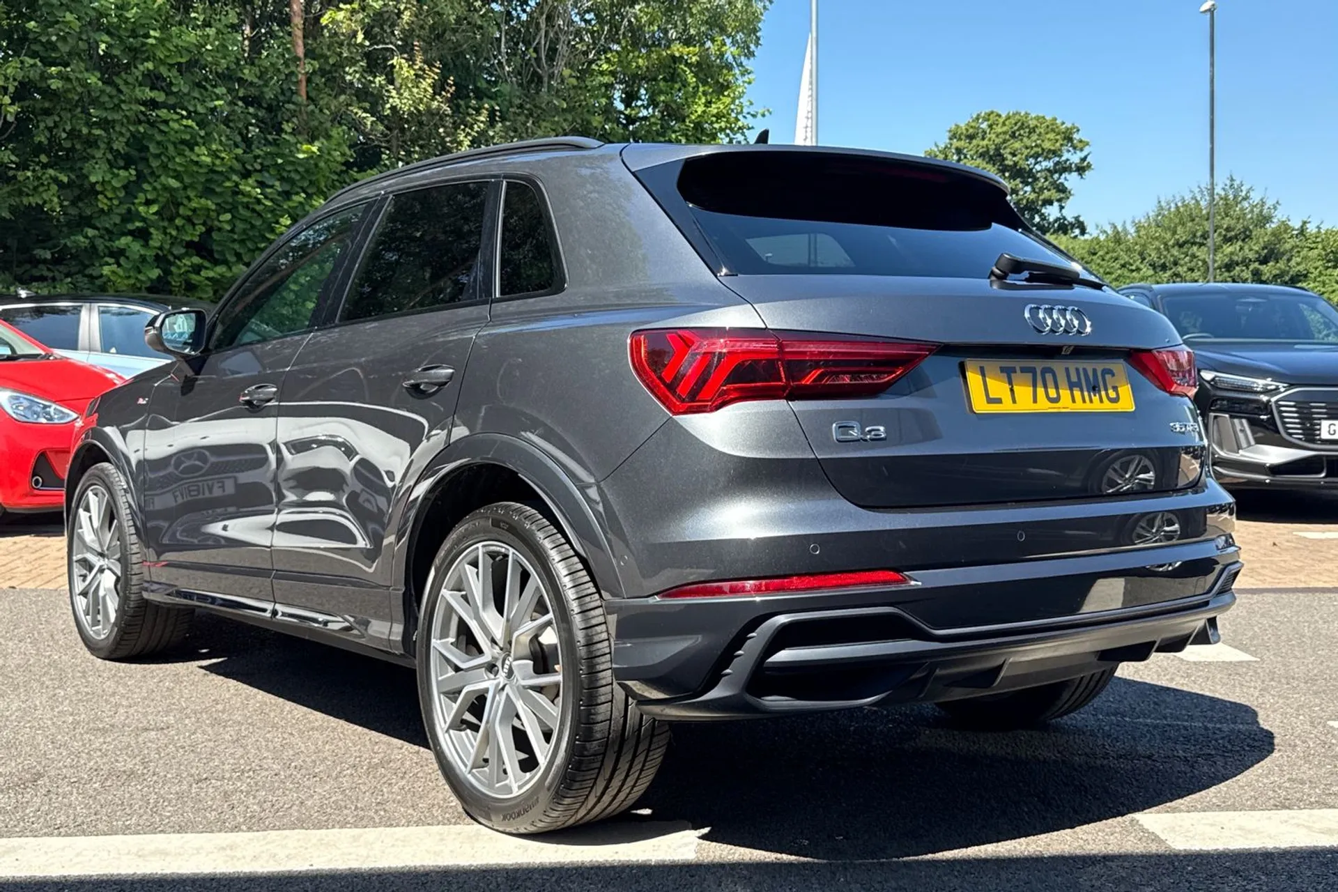 Audi Q3 thumbnail image number 9