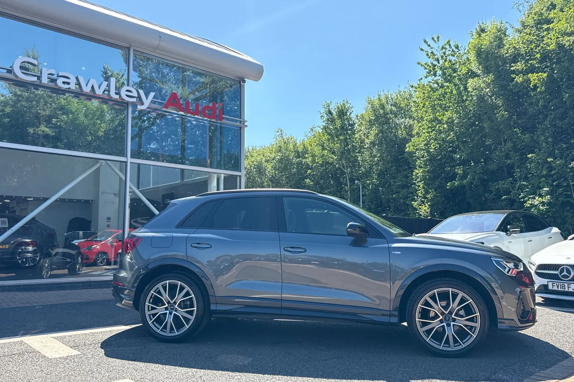 Audi Q3 thumbnail image number 2