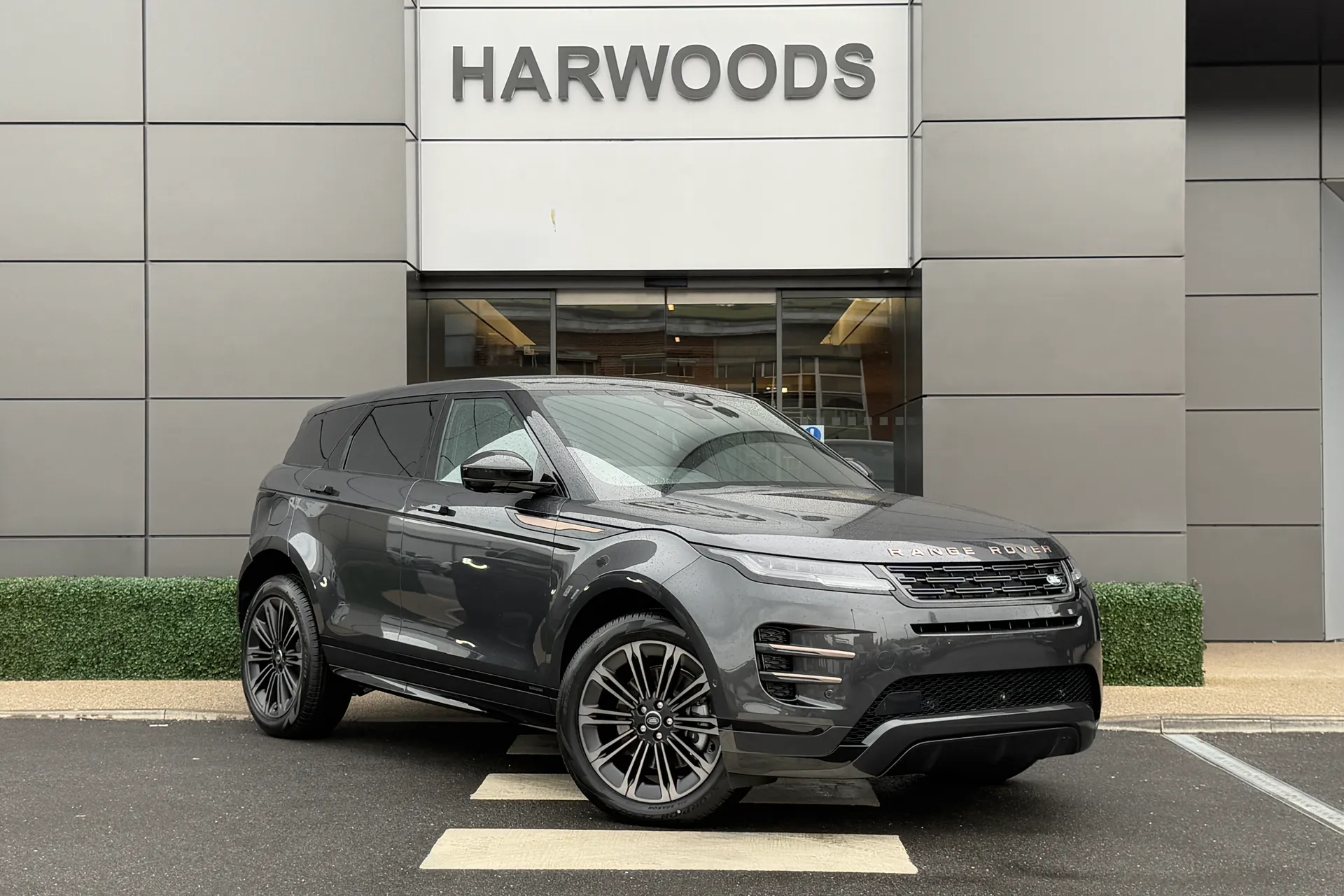 LAND ROVER RANGE ROVER EVOQUE focused image