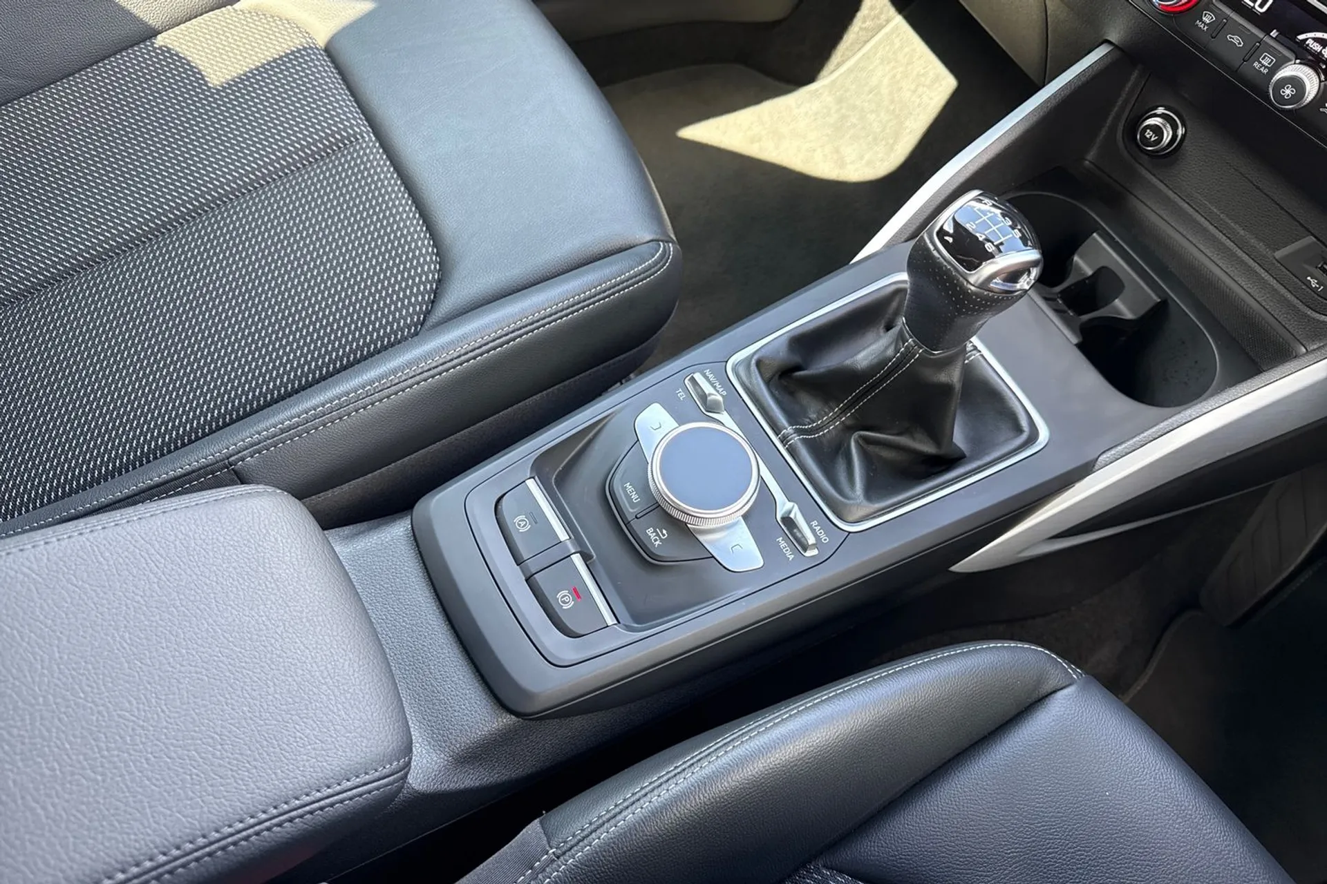 Audi Q2 thumbnail image number 35