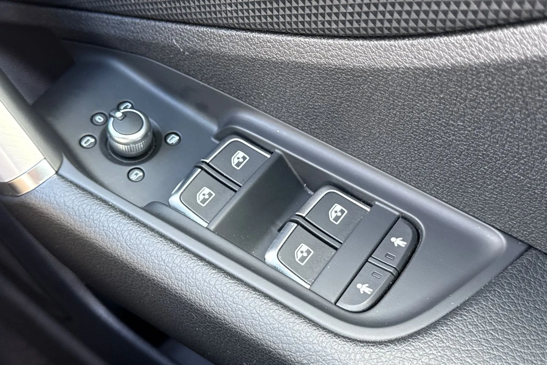 Audi Q2 thumbnail image number 19