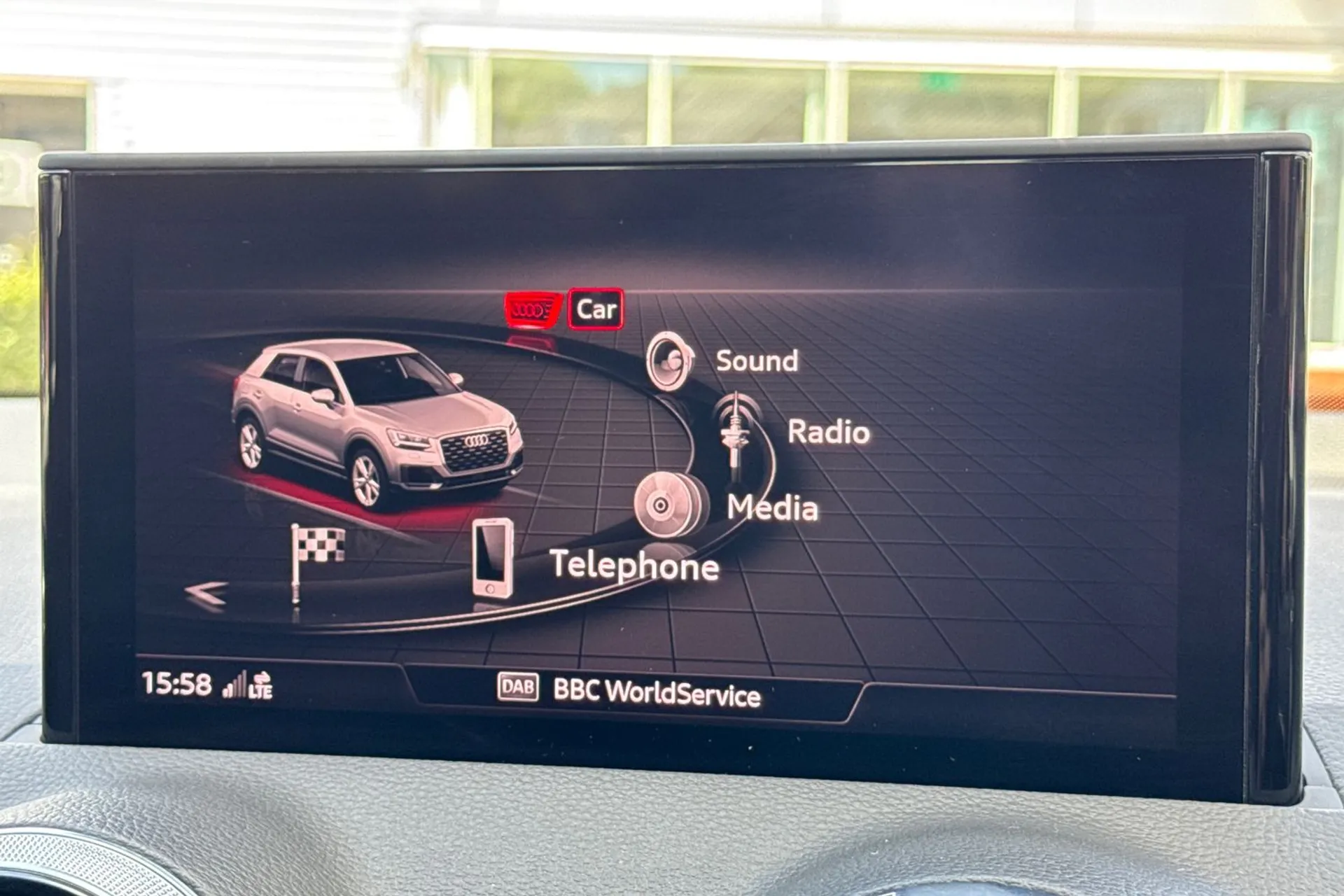 Audi Q2 thumbnail image number 13