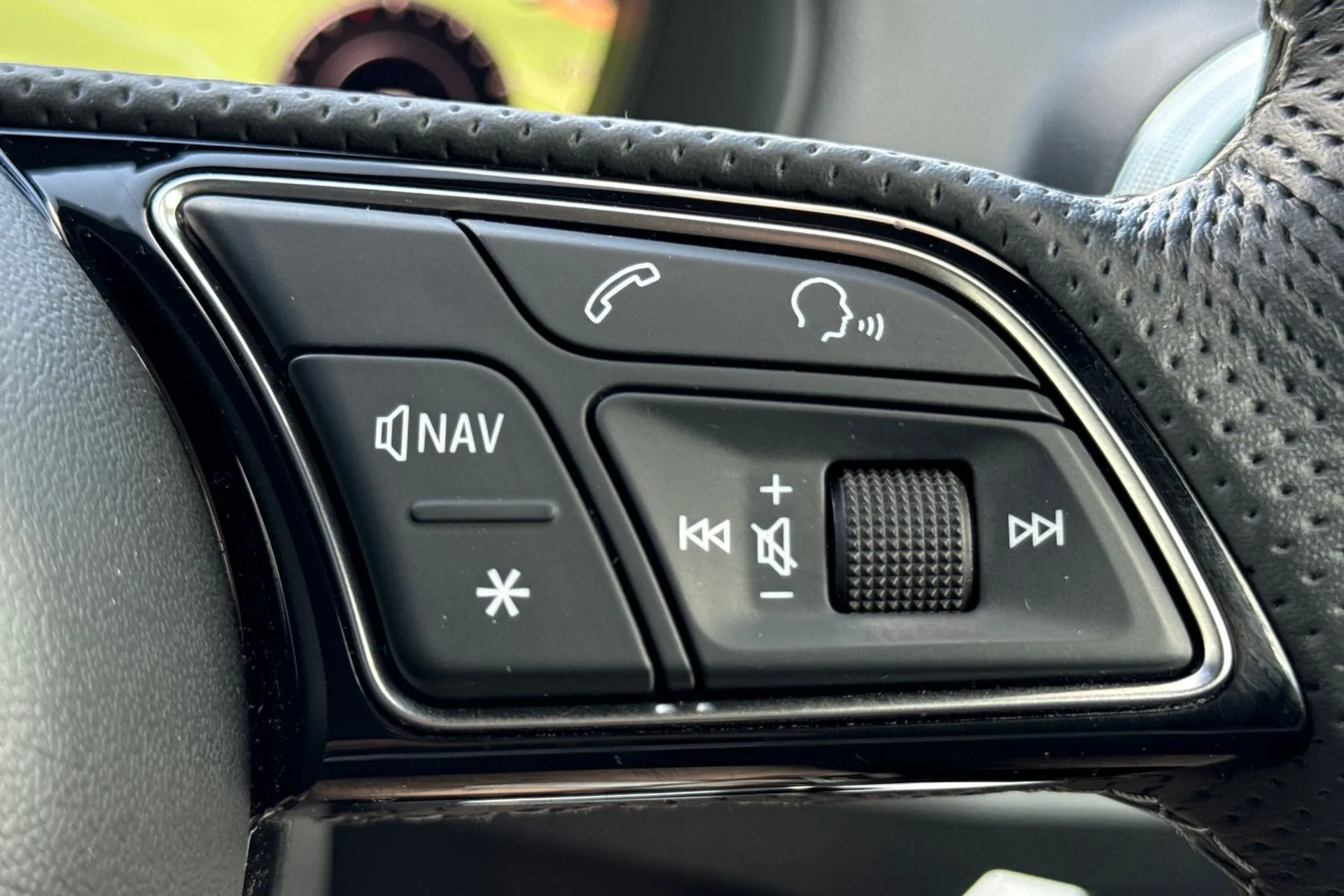 Audi Q2 thumbnail image number 22