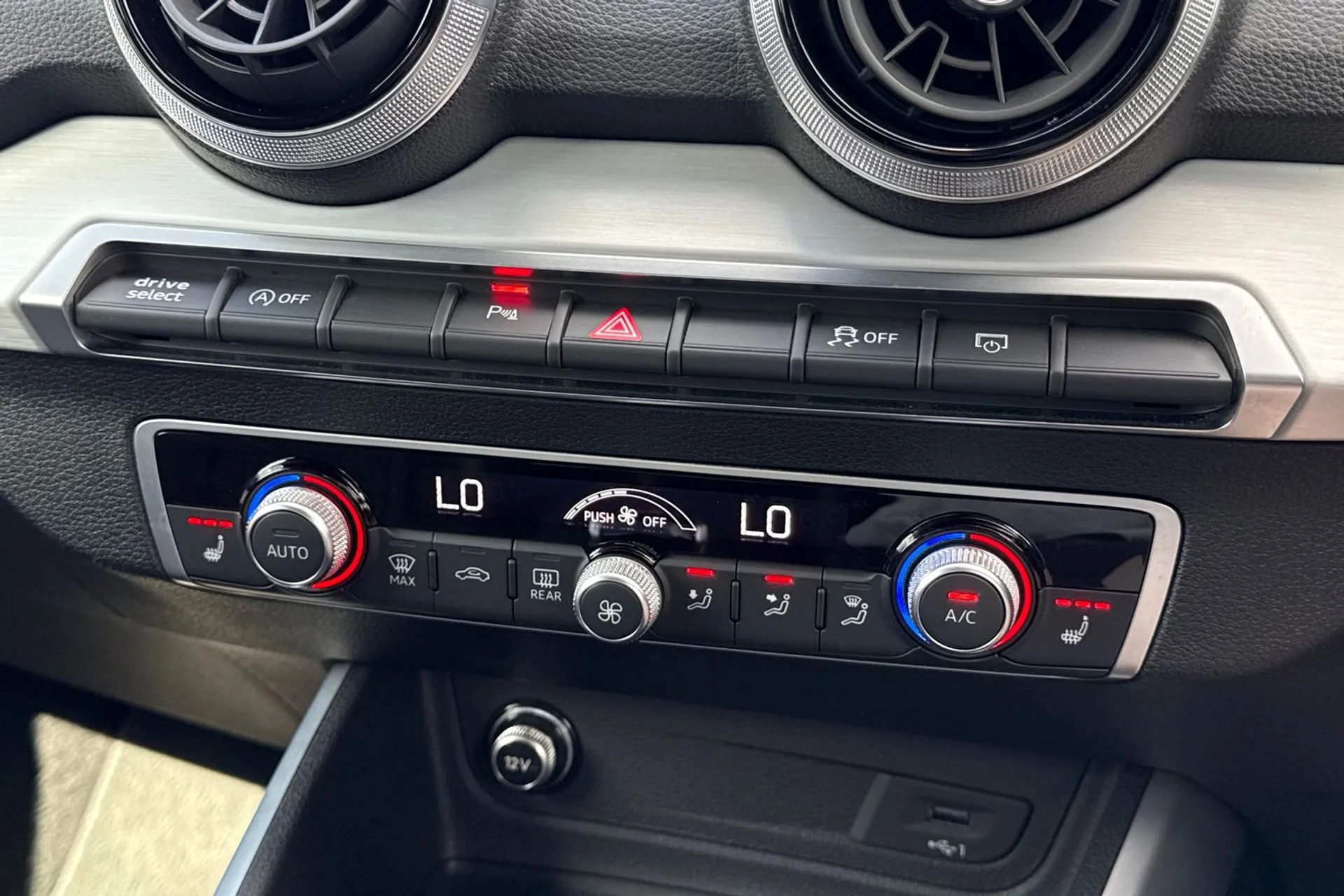 Audi Q2 thumbnail image number 16