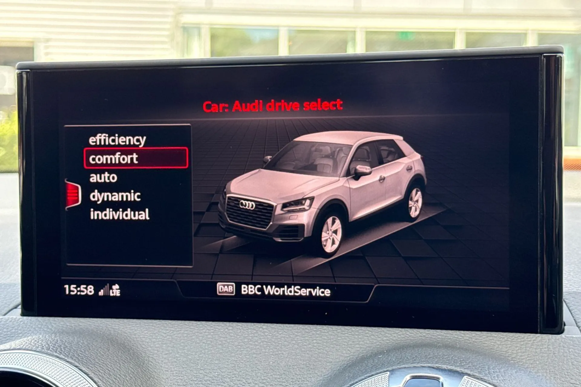 Audi Q2 thumbnail image number 12