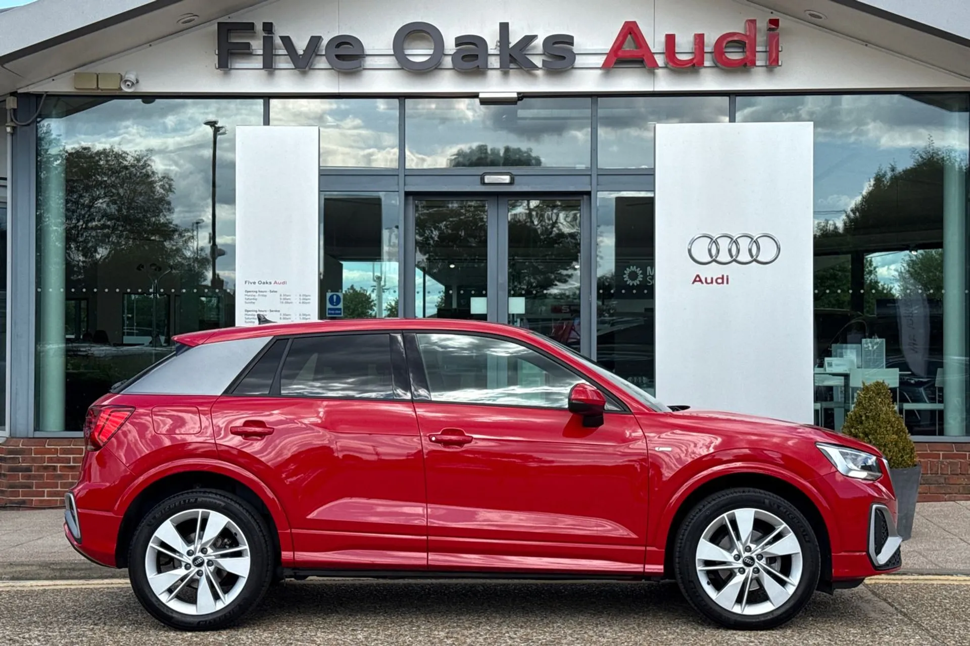Audi Q2 thumbnail image number 2