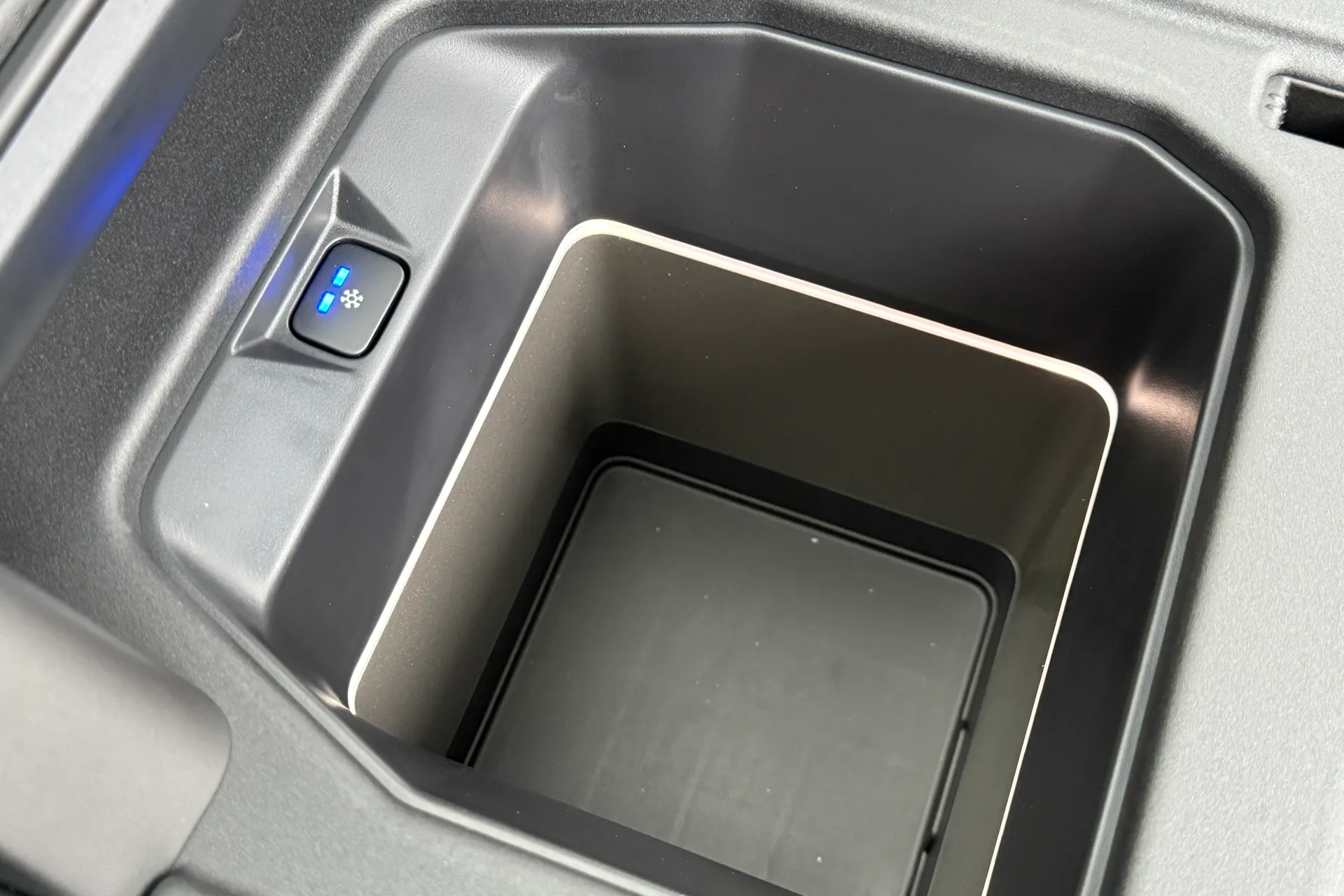 LAND ROVER Defender 110 thumbnail image number 54