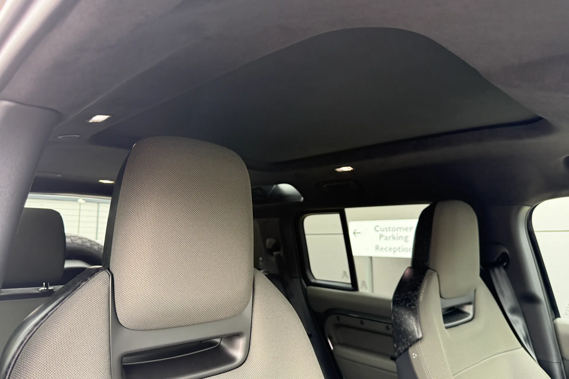 LAND ROVER Defender 110 thumbnail image number 8