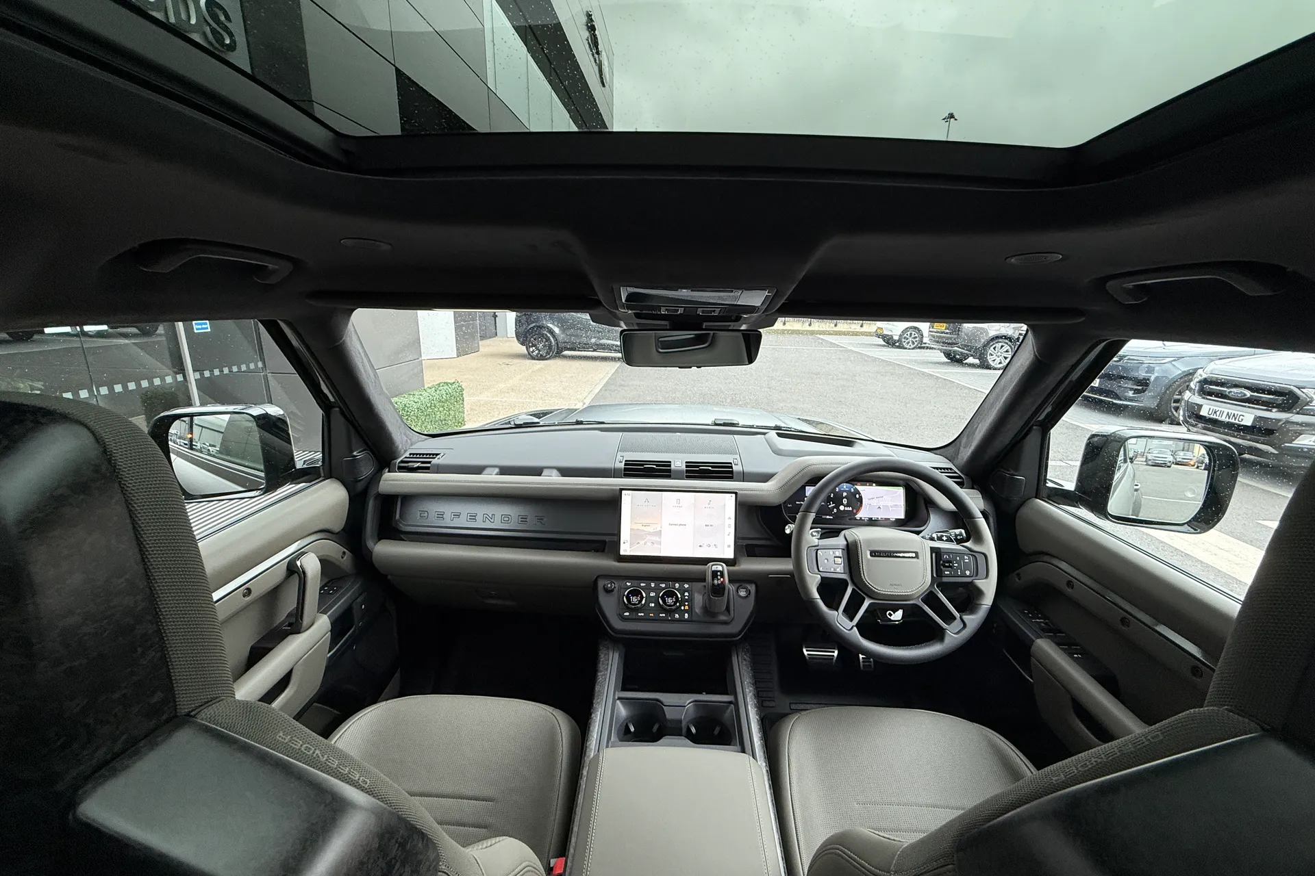 LAND ROVER Defender 110 thumbnail image number 3