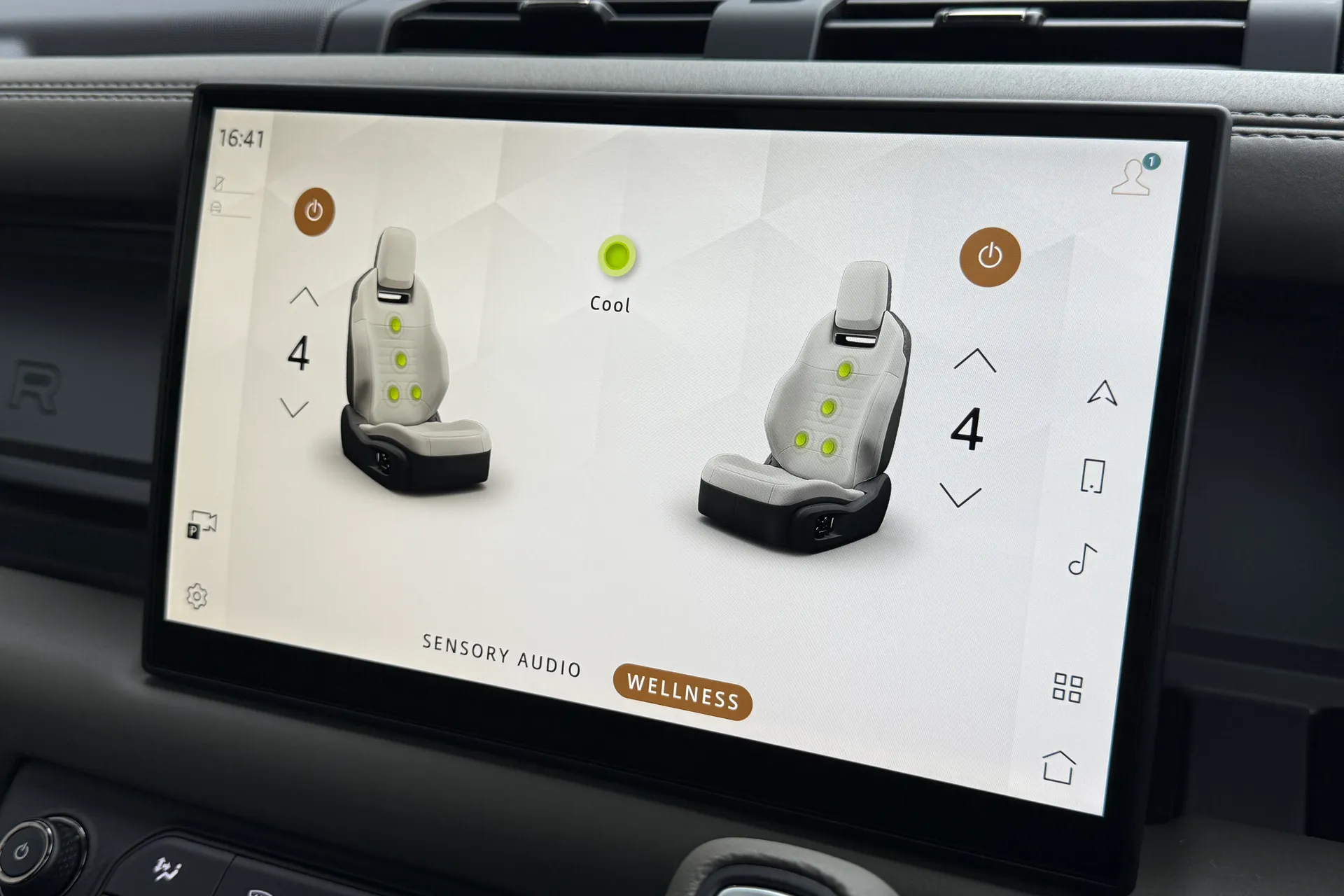 LAND ROVER Defender 110 thumbnail image number 28