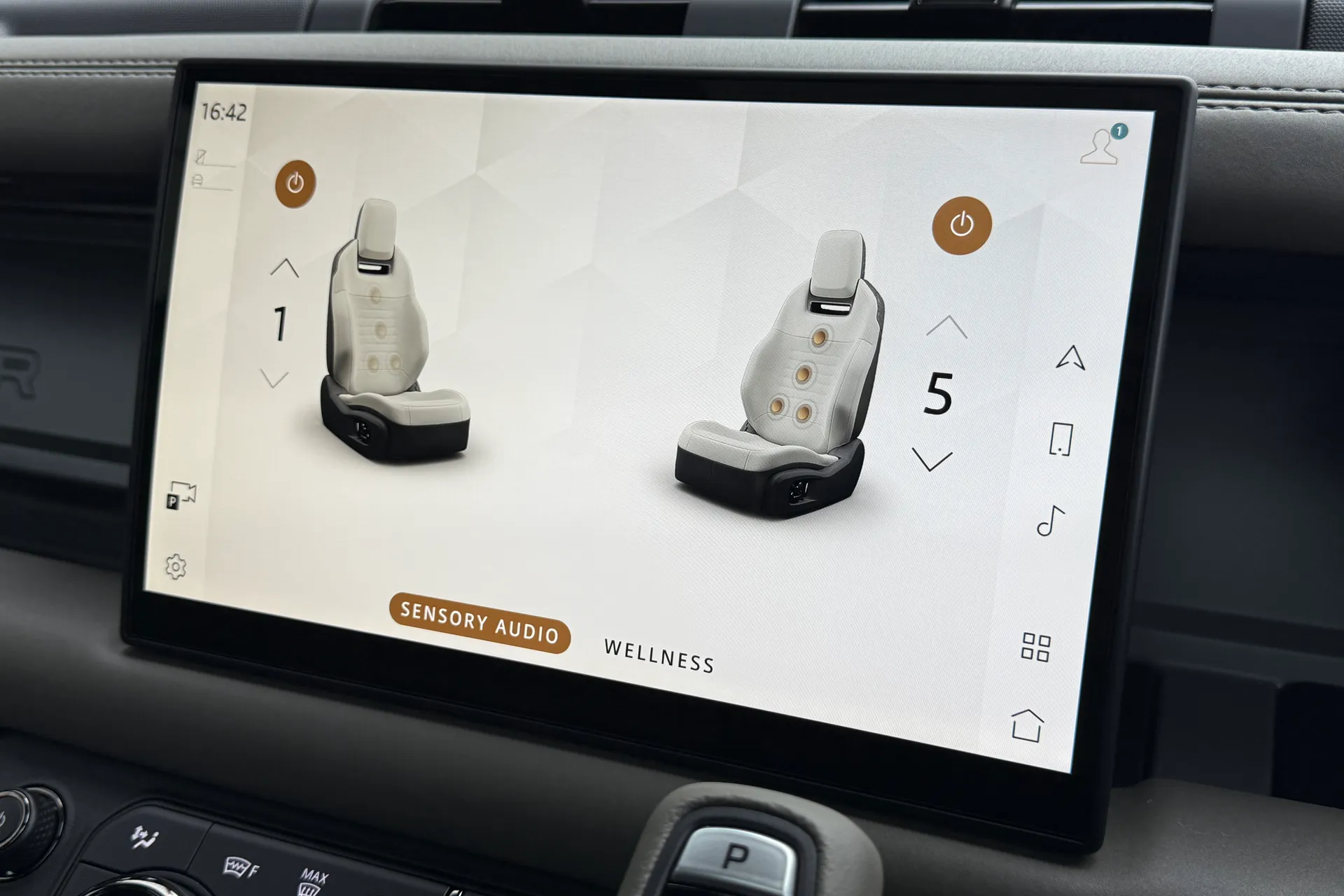 LAND ROVER Defender 110 thumbnail image number 27