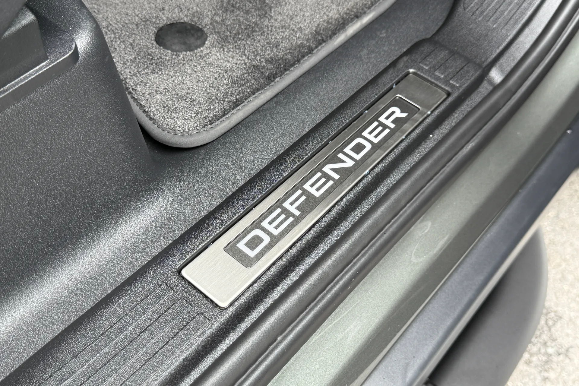 LAND ROVER Defender 110 thumbnail image number 64