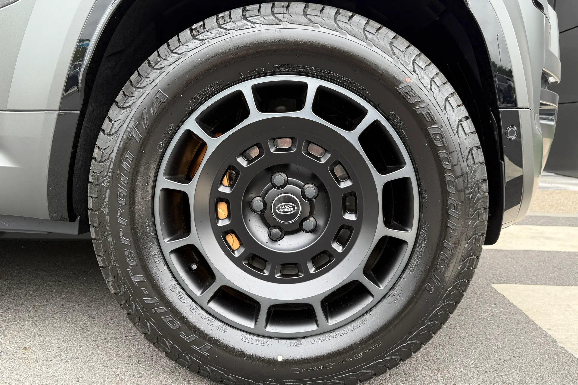 LAND ROVER Defender 110 thumbnail image number 37