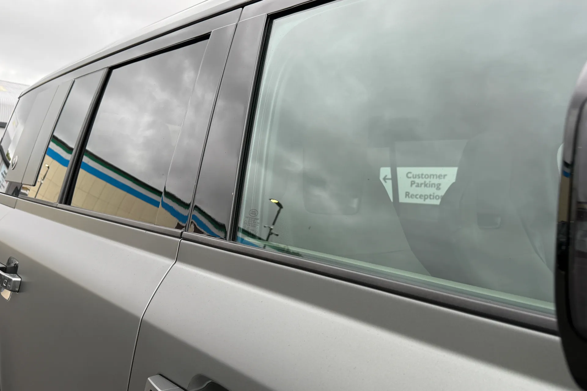 LAND ROVER Defender 110 thumbnail image number 44