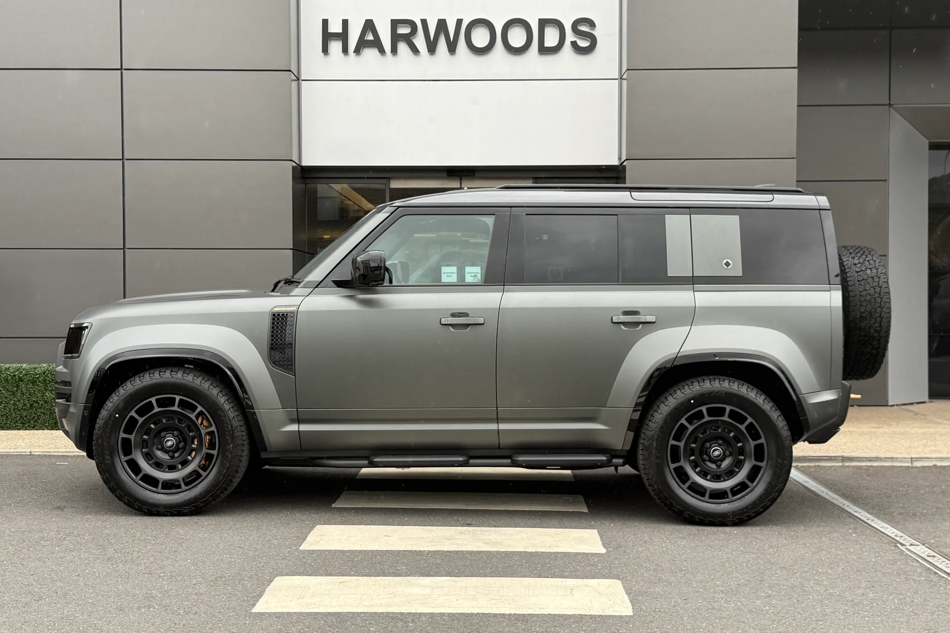 LAND ROVER Defender 110 thumbnail image number 11