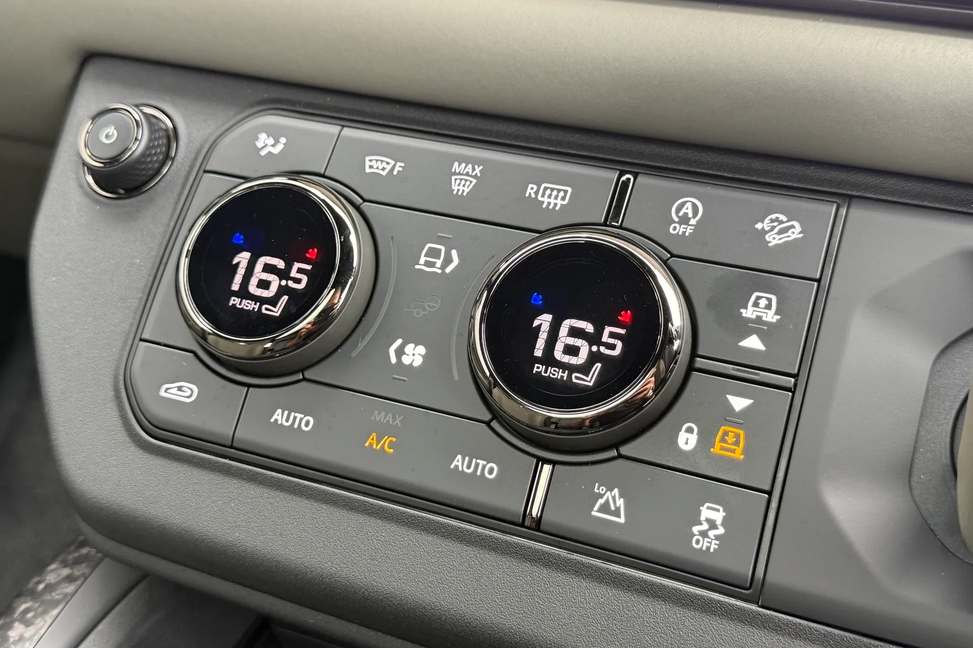 LAND ROVER Defender 110 thumbnail image number 53