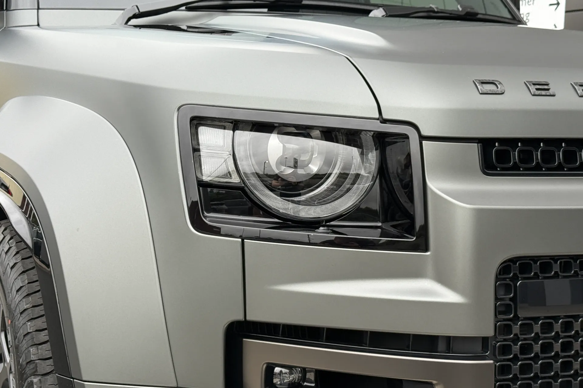 LAND ROVER Defender 110 thumbnail image number 32