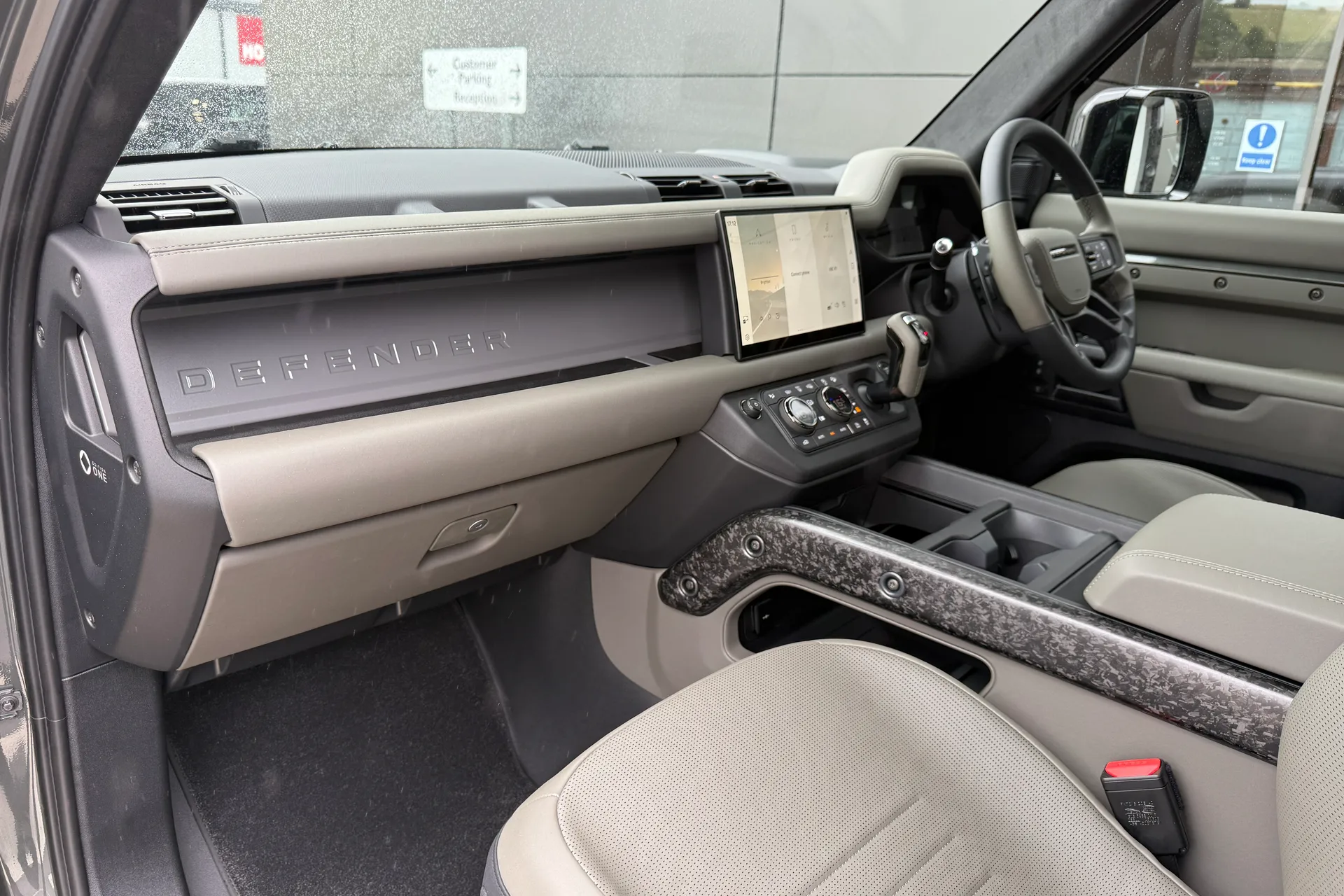 LAND ROVER Defender 110 thumbnail image number 70