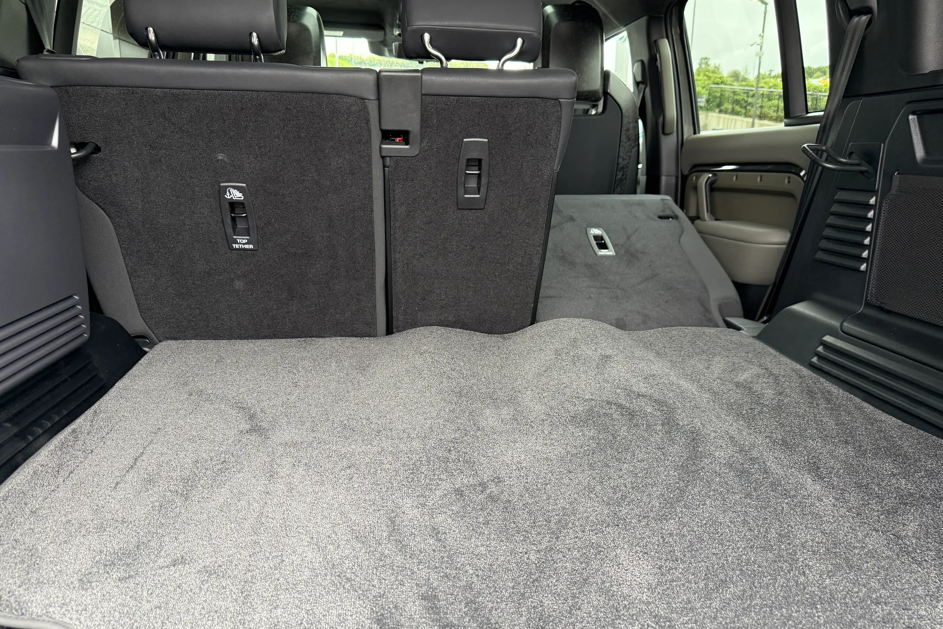 LAND ROVER Defender 110 thumbnail image number 81