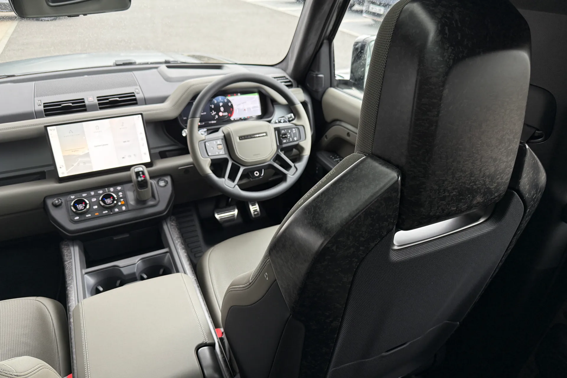 LAND ROVER Defender 110 thumbnail image number 75