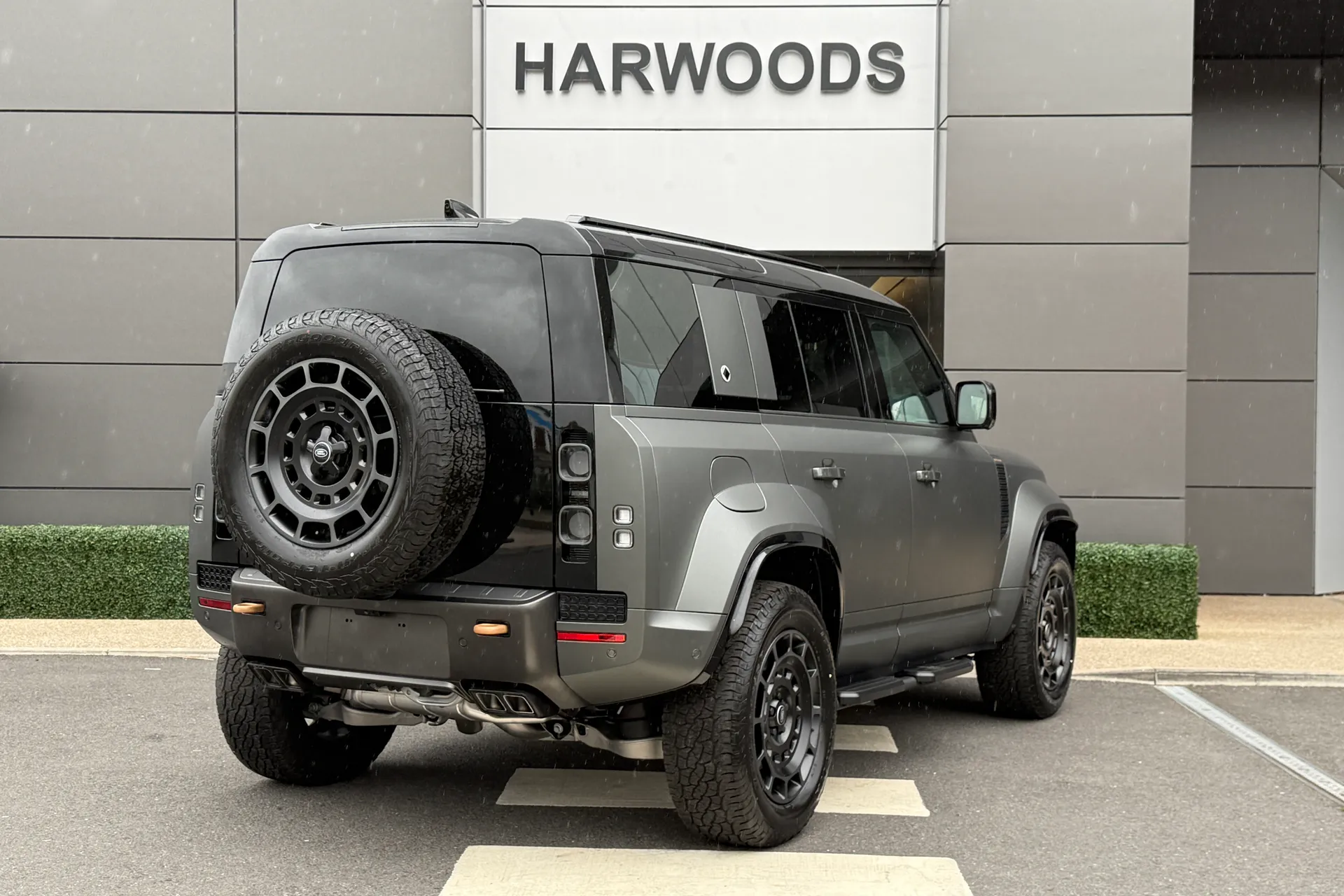 LAND ROVER Defender 110 thumbnail image number 17