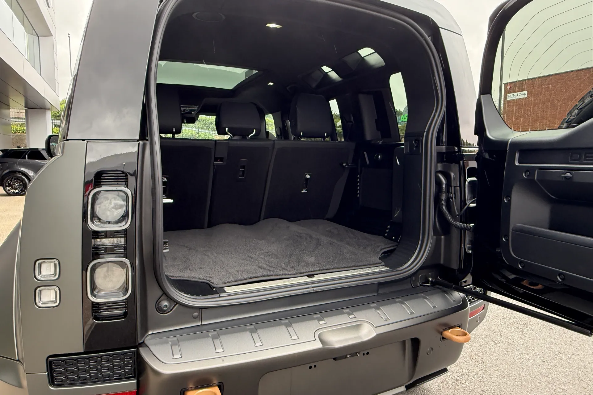 LAND ROVER Defender 110 thumbnail image number 82