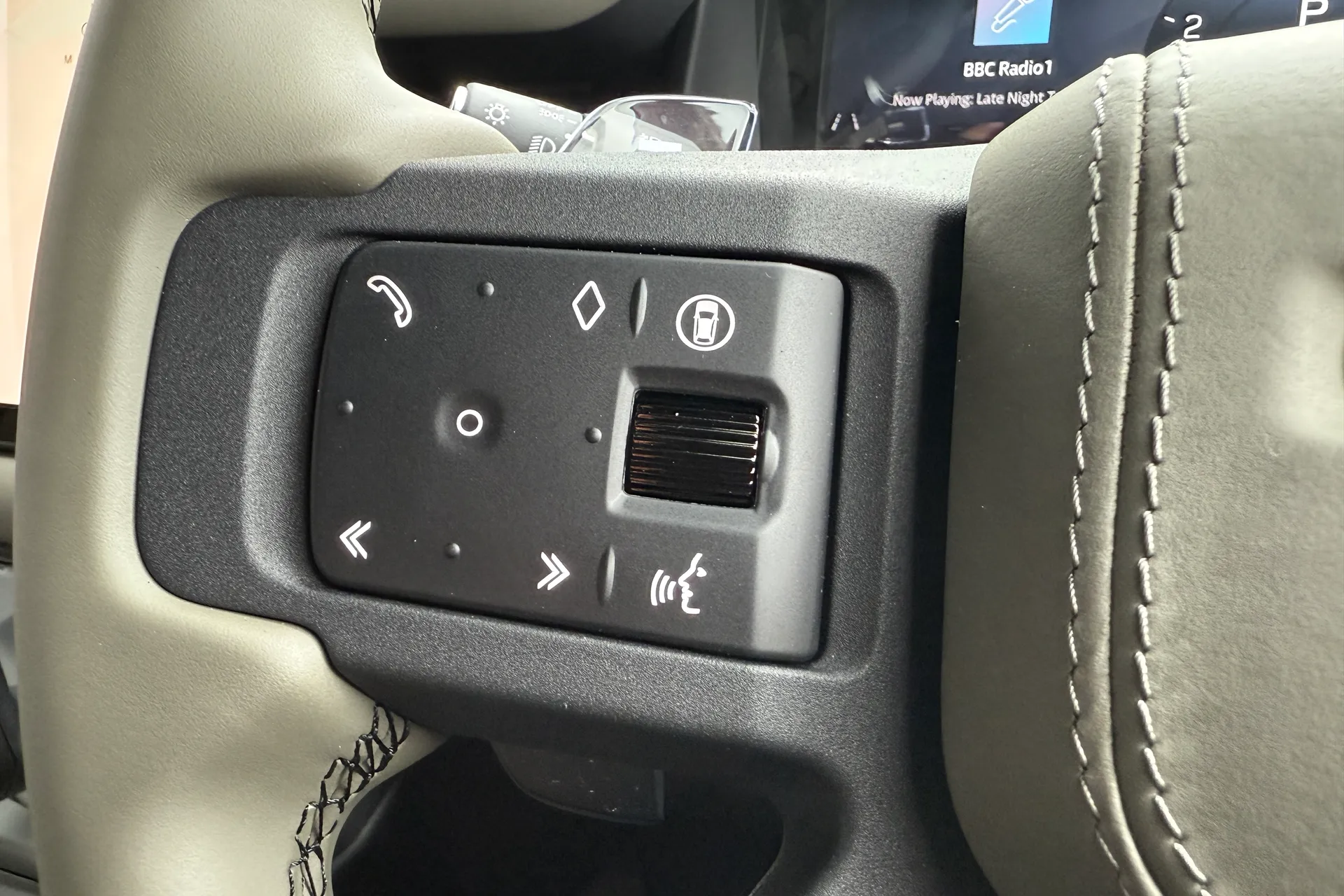 LAND ROVER Defender 110 thumbnail image number 58