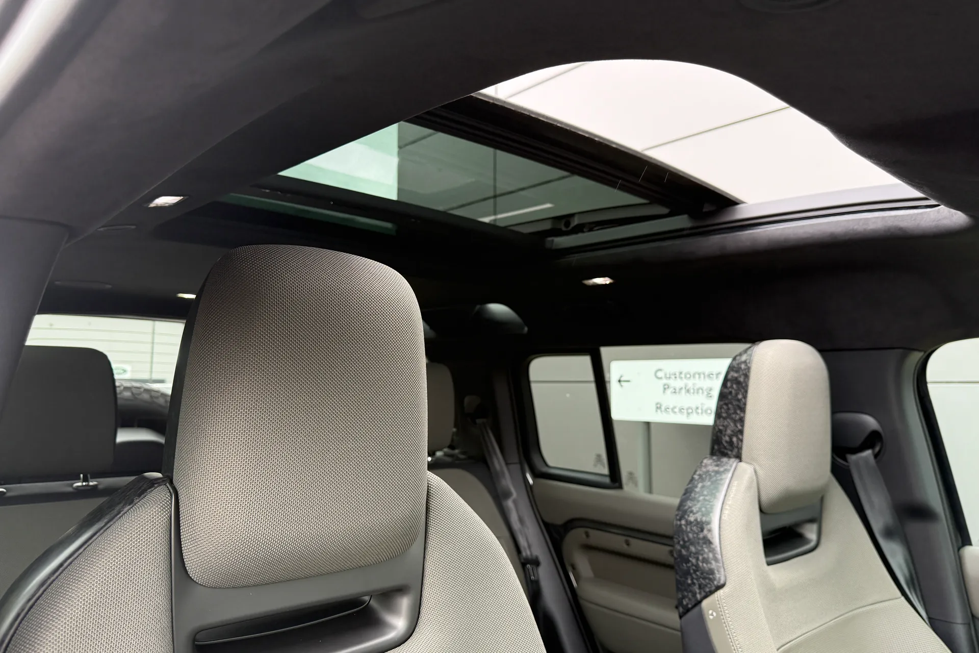 LAND ROVER Defender 110 thumbnail image number 10