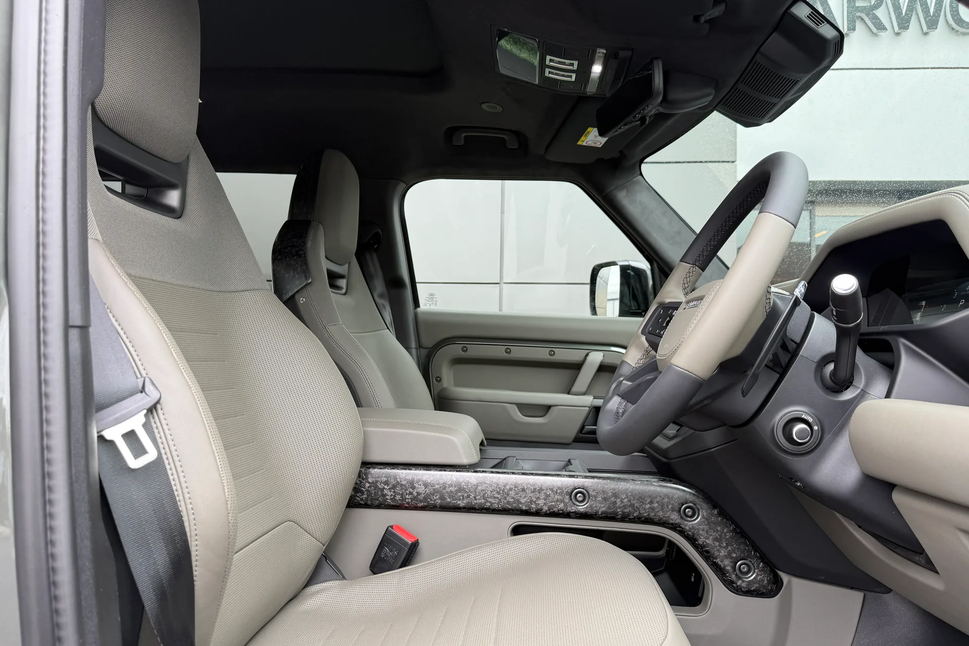 LAND ROVER Defender 110 thumbnail image number 25