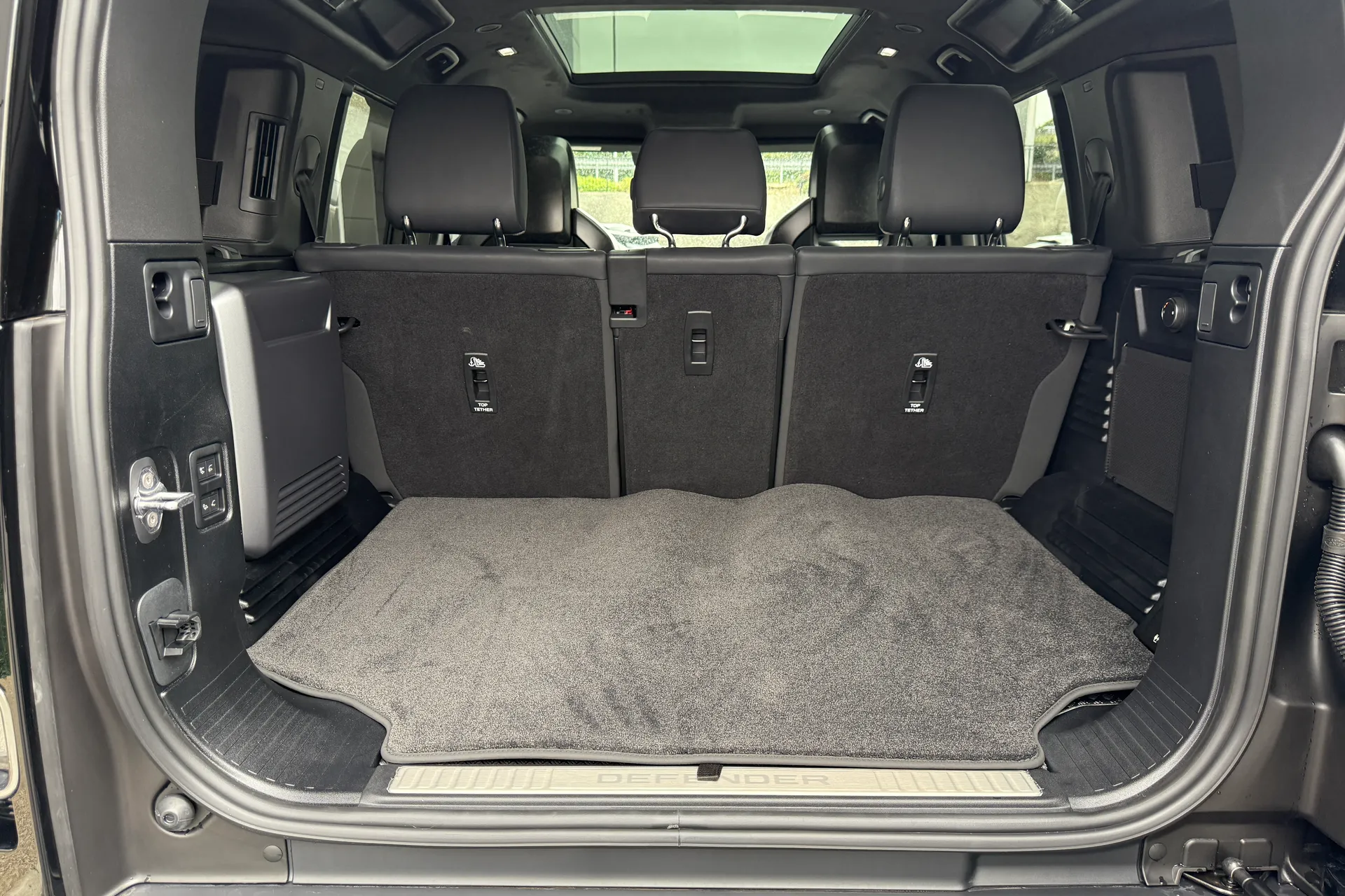 LAND ROVER Defender 110 thumbnail image number 80